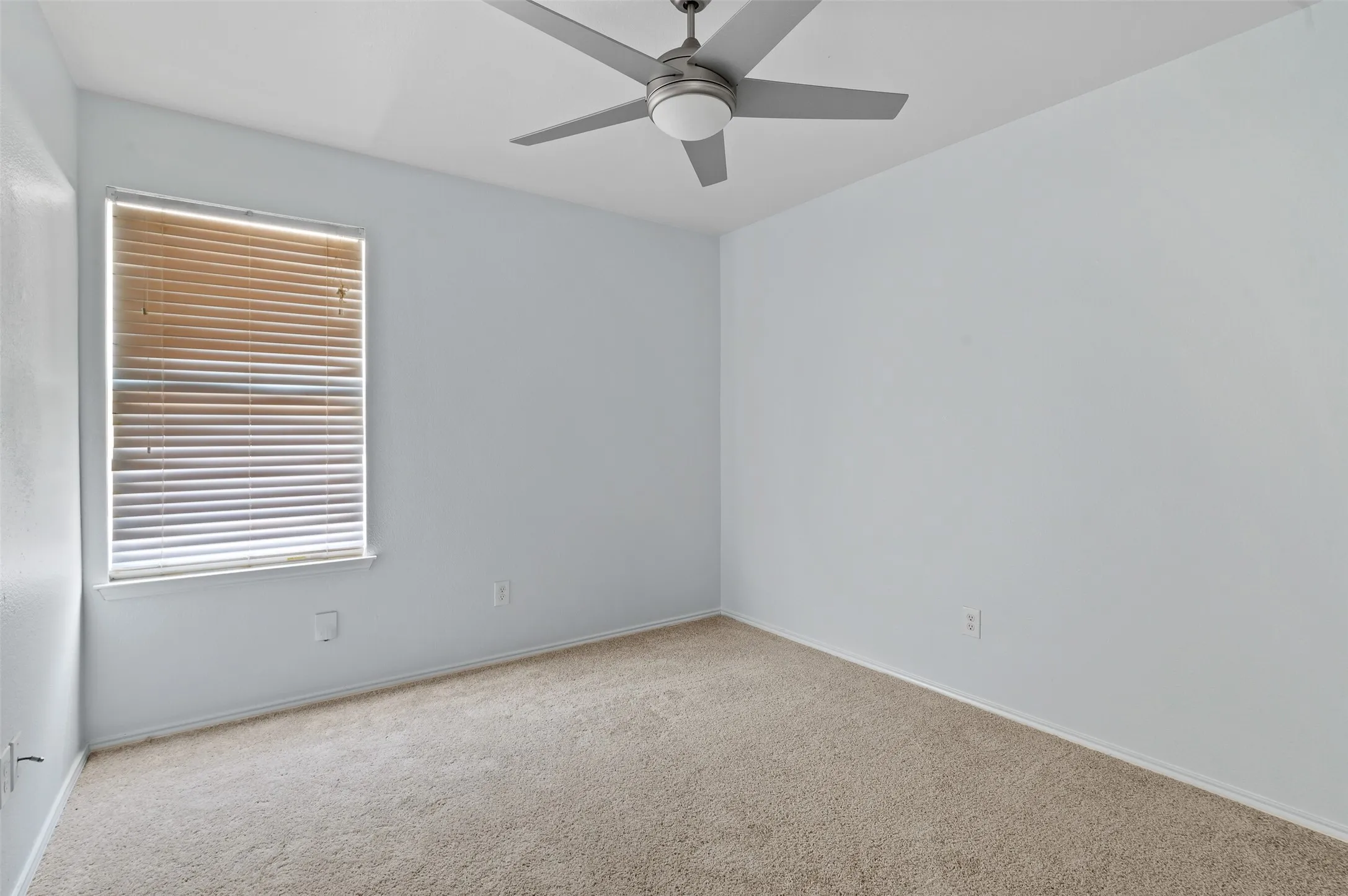 Single Family Residence For Rent in Denton County , 1417 Nicholas Lane, Little Elm, Texas 75068, 3 Bedroom, 2 Bathroom, 2 Garage spaces, 1,376 Sqft, built in 2011, mls#21352193, Real Estate Agent in Little Elm, Homes For Rent in Denton county, Homes For Rent in Little Elm, Realtor in Little Elm Texas, Real Estate Brokerage Independent Realty Texas, Luminita Cordes Realtor