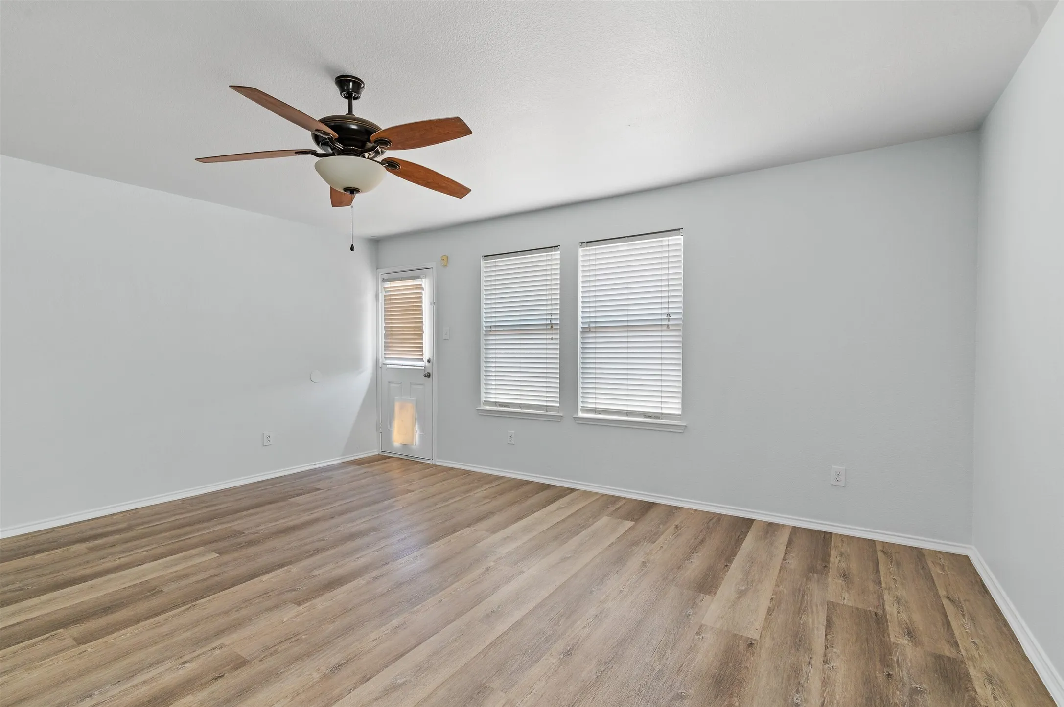 Single Family Residence For Rent in Denton County , 1417 Nicholas Lane, Little Elm, Texas 75068, 3 Bedroom, 2 Bathroom, 2 Garage spaces, 1,376 Sqft, built in 2011, mls#21352193, Real Estate Agent in Little Elm, Homes For Rent in Denton county, Homes For Rent in Little Elm, Realtor in Little Elm Texas, Real Estate Brokerage Independent Realty Texas, Luminita Cordes Realtor