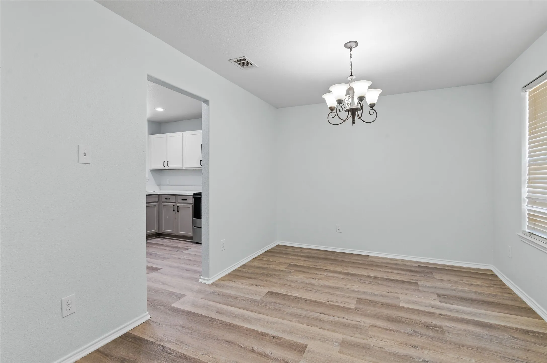 Single Family Residence For Rent in Denton County , 1417 Nicholas Lane, Little Elm, Texas 75068, 3 Bedroom, 2 Bathroom, 2 Garage spaces, 1,376 Sqft, built in 2011, mls#21352193, Real Estate Agent in Little Elm, Homes For Rent in Denton county, Homes For Rent in Little Elm, Realtor in Little Elm Texas, Real Estate Brokerage Independent Realty Texas, Luminita Cordes Realtor