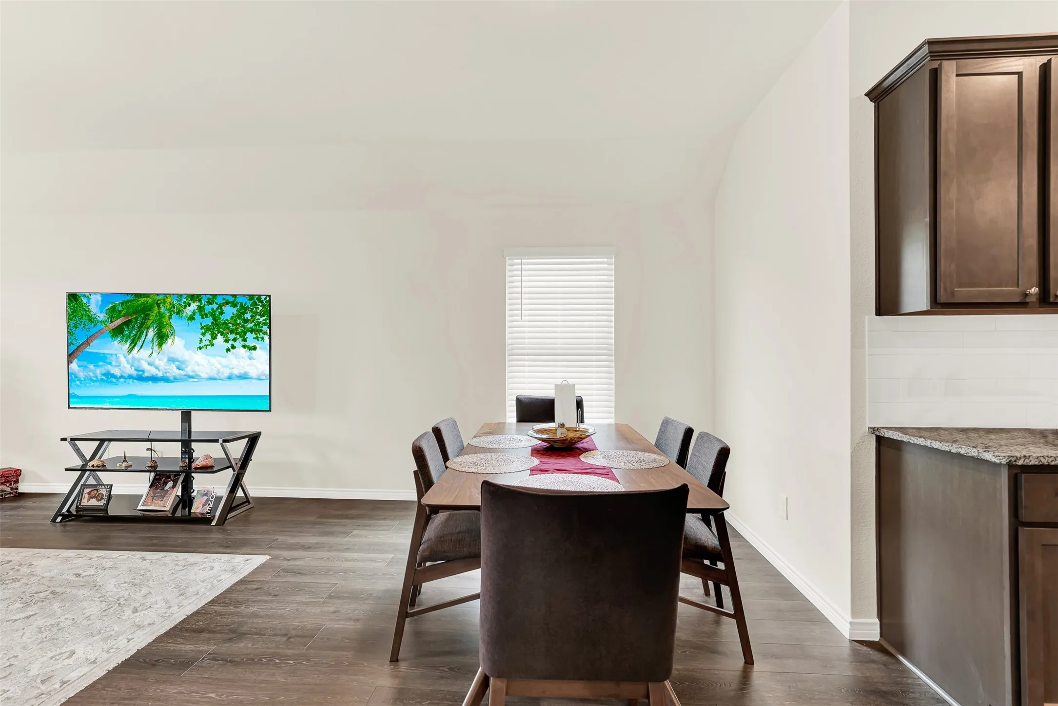 Single Family Residence For Rent in Collin County , 720 Willow View Way, Princeton, Texas 75407, 4 Bedroom, 2 Bathroom, 2 Garage spaces, 2,013 Sqft, built in 2022, mls#21352185, Real Estate Agent in Princeton, Homes For Rent in Collin county, Homes For Rent in Princeton, Realtor in Princeton Texas, Real Estate Brokerage Independent Realty Texas, Luminita Cordes Realtor