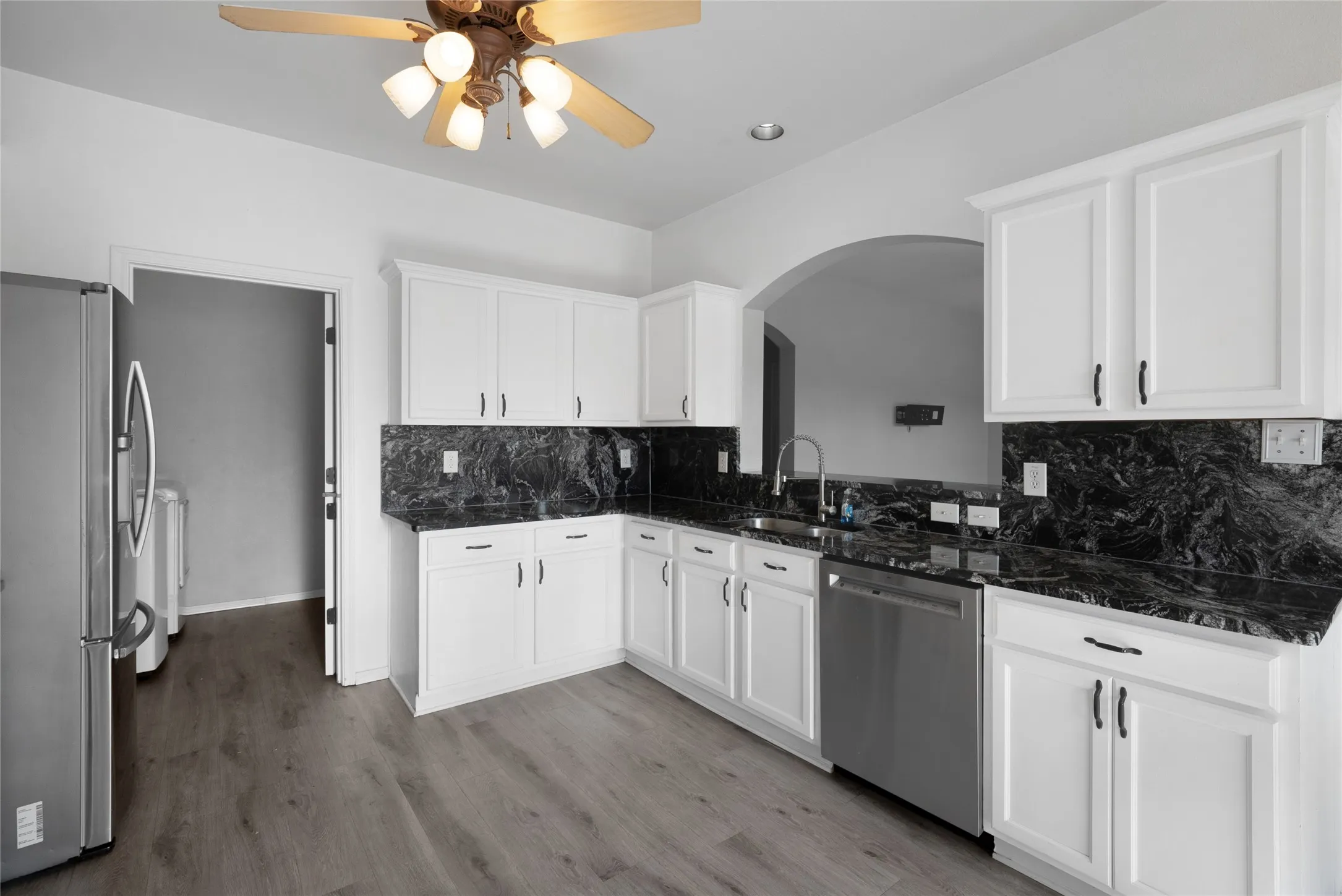 Single Family Residence For Rent in Denton County , 317 Sheridan Road, Oak Point, Texas 75068, 4 Bedroom, 3 Bathroom, 3 Garage spaces, 2,463 Sqft, built in 2006, mls#21352197, Real Estate Agent in Oak Point, Homes For Rent in Denton county, Homes For Rent in Oak Point, Realtor in Oak Point Texas, Real Estate Brokerage Independent Realty Texas, Luminita Cordes Realtor