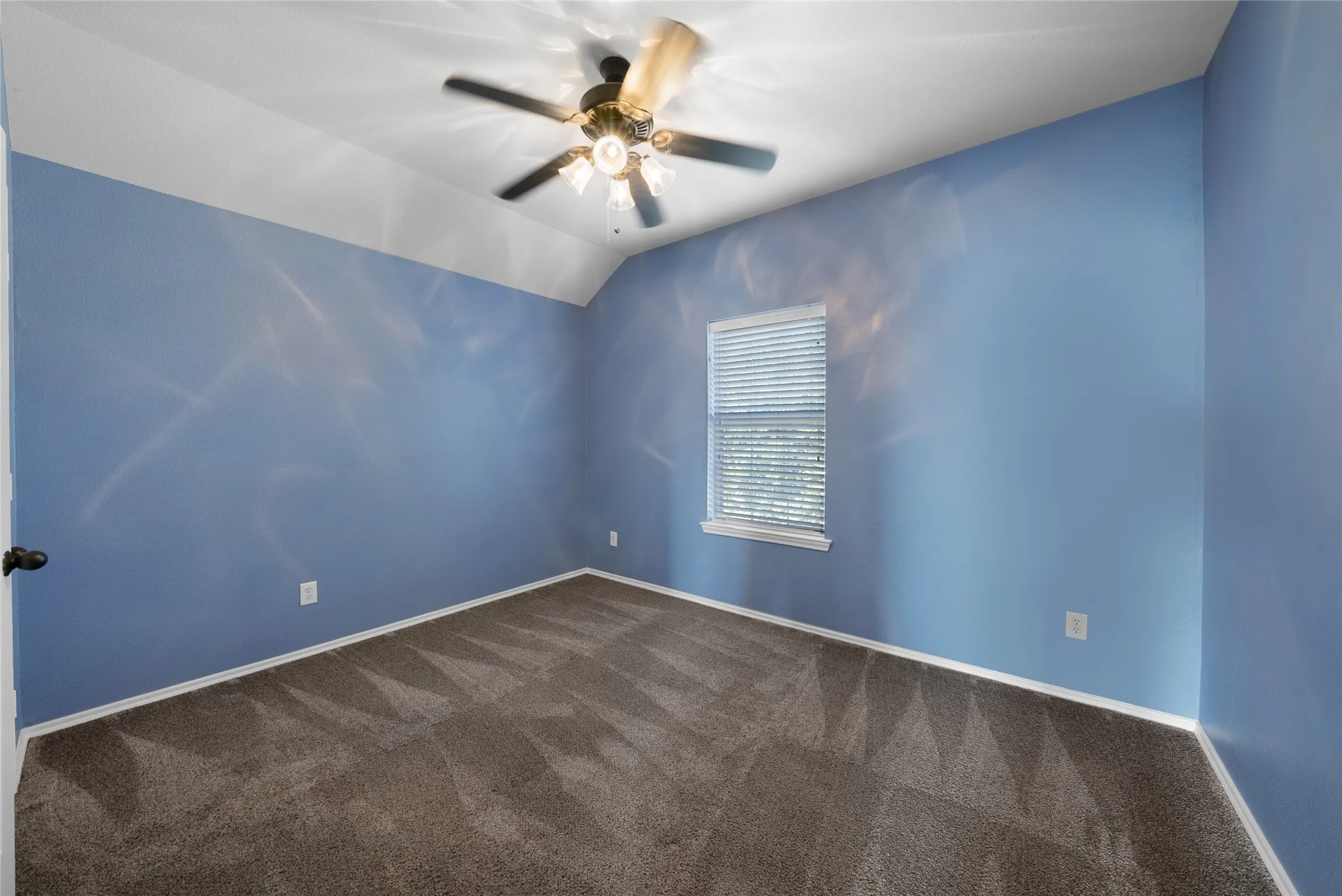 Single Family Residence For Rent in Denton County , 317 Sheridan Road, Oak Point, Texas 75068, 4 Bedroom, 3 Bathroom, 3 Garage spaces, 2,463 Sqft, built in 2006, mls#21352197, Real Estate Agent in Oak Point, Homes For Rent in Denton county, Homes For Rent in Oak Point, Realtor in Oak Point Texas, Real Estate Brokerage Independent Realty Texas, Luminita Cordes Realtor