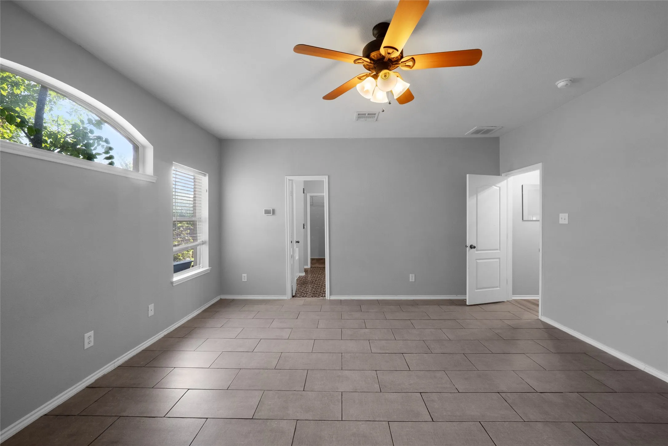 Single Family Residence For Rent in Denton County , 317 Sheridan Road, Oak Point, Texas 75068, 4 Bedroom, 3 Bathroom, 3 Garage spaces, 2,463 Sqft, built in 2006, mls#21352197, Real Estate Agent in Oak Point, Homes For Rent in Denton county, Homes For Rent in Oak Point, Realtor in Oak Point Texas, Real Estate Brokerage Independent Realty Texas, Luminita Cordes Realtor