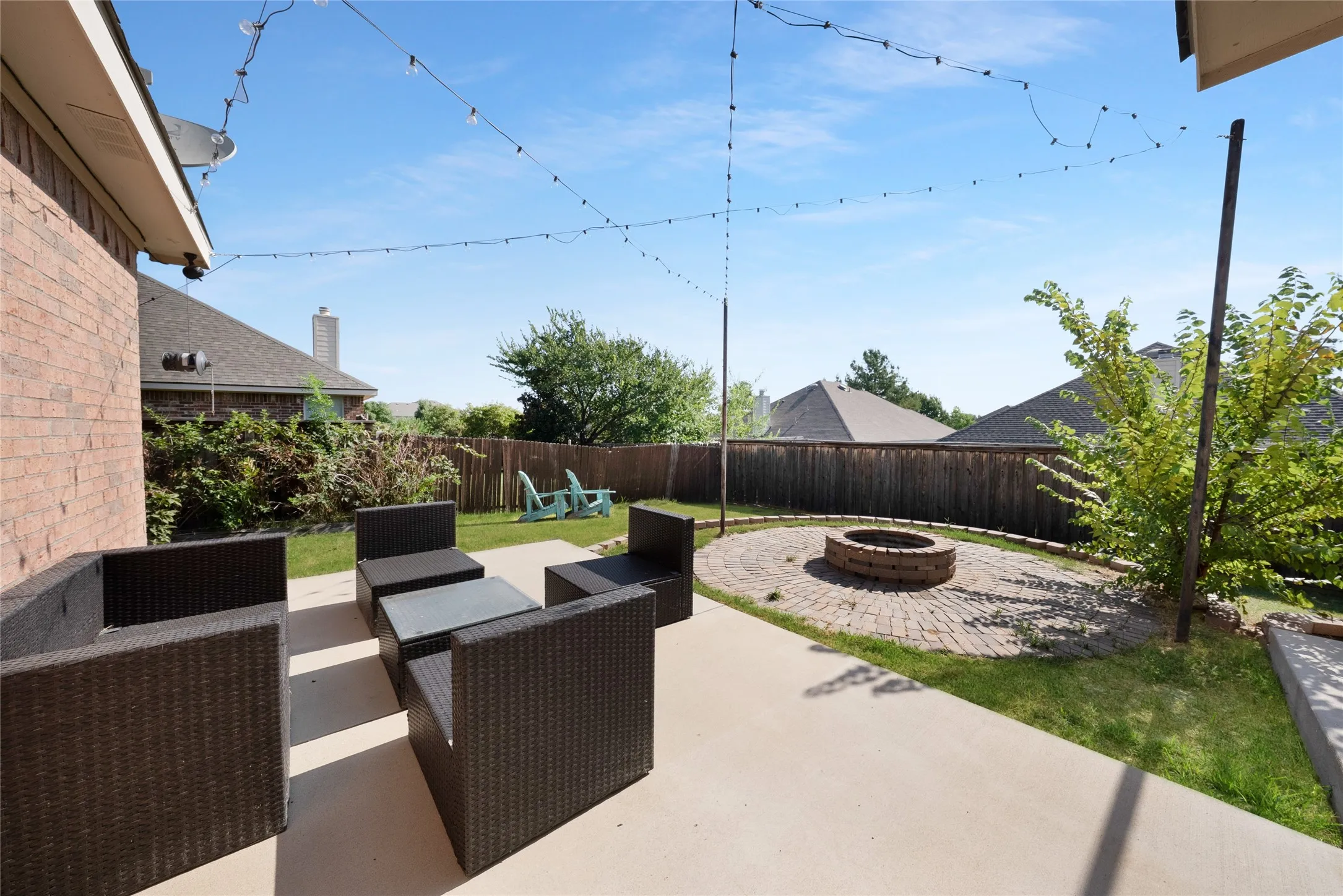 Single Family Residence For Rent in Denton County , 317 Sheridan Road, Oak Point, Texas 75068, 4 Bedroom, 3 Bathroom, 3 Garage spaces, 2,463 Sqft, built in 2006, mls#21352197, Real Estate Agent in Oak Point, Homes For Rent in Denton county, Homes For Rent in Oak Point, Realtor in Oak Point Texas, Real Estate Brokerage Independent Realty Texas, Luminita Cordes Realtor