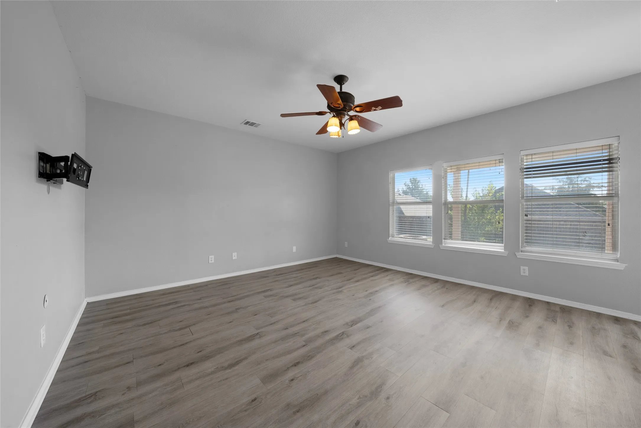Single Family Residence For Rent in Denton County , 317 Sheridan Road, Oak Point, Texas 75068, 4 Bedroom, 3 Bathroom, 3 Garage spaces, 2,463 Sqft, built in 2006, mls#21352197, Real Estate Agent in Oak Point, Homes For Rent in Denton county, Homes For Rent in Oak Point, Realtor in Oak Point Texas, Real Estate Brokerage Independent Realty Texas, Luminita Cordes Realtor
