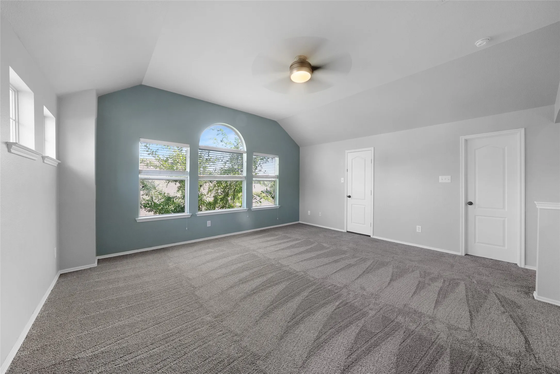 Single Family Residence For Rent in Denton County , 317 Sheridan Road, Oak Point, Texas 75068, 4 Bedroom, 3 Bathroom, 3 Garage spaces, 2,463 Sqft, built in 2006, mls#21352197, Real Estate Agent in Oak Point, Homes For Rent in Denton county, Homes For Rent in Oak Point, Realtor in Oak Point Texas, Real Estate Brokerage Independent Realty Texas, Luminita Cordes Realtor