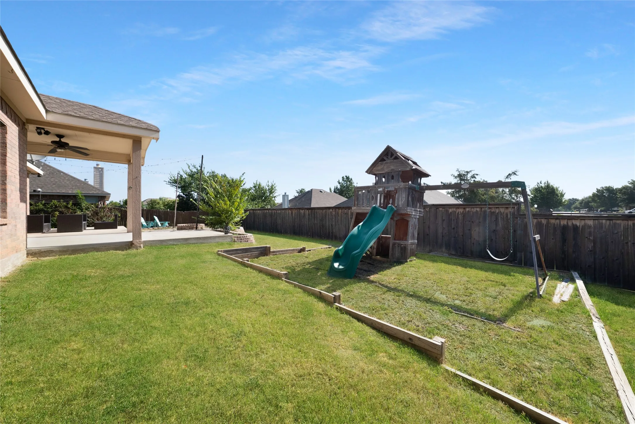 Single Family Residence For Rent in Denton County , 317 Sheridan Road, Oak Point, Texas 75068, 4 Bedroom, 3 Bathroom, 3 Garage spaces, 2,463 Sqft, built in 2006, mls#21352197, Real Estate Agent in Oak Point, Homes For Rent in Denton county, Homes For Rent in Oak Point, Realtor in Oak Point Texas, Real Estate Brokerage Independent Realty Texas, Luminita Cordes Realtor