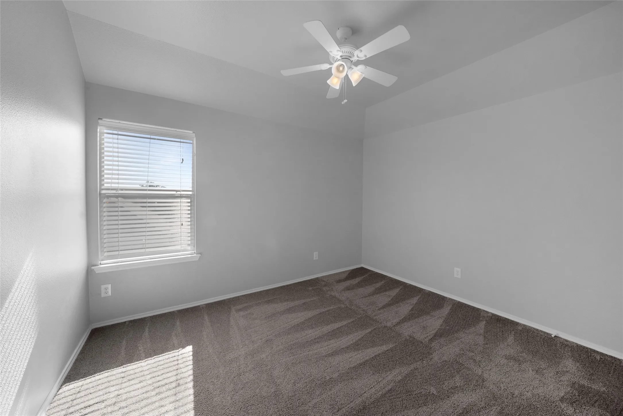 Single Family Residence For Rent in Denton County , 317 Sheridan Road, Oak Point, Texas 75068, 4 Bedroom, 3 Bathroom, 3 Garage spaces, 2,463 Sqft, built in 2006, mls#21352197, Real Estate Agent in Oak Point, Homes For Rent in Denton county, Homes For Rent in Oak Point, Realtor in Oak Point Texas, Real Estate Brokerage Independent Realty Texas, Luminita Cordes Realtor