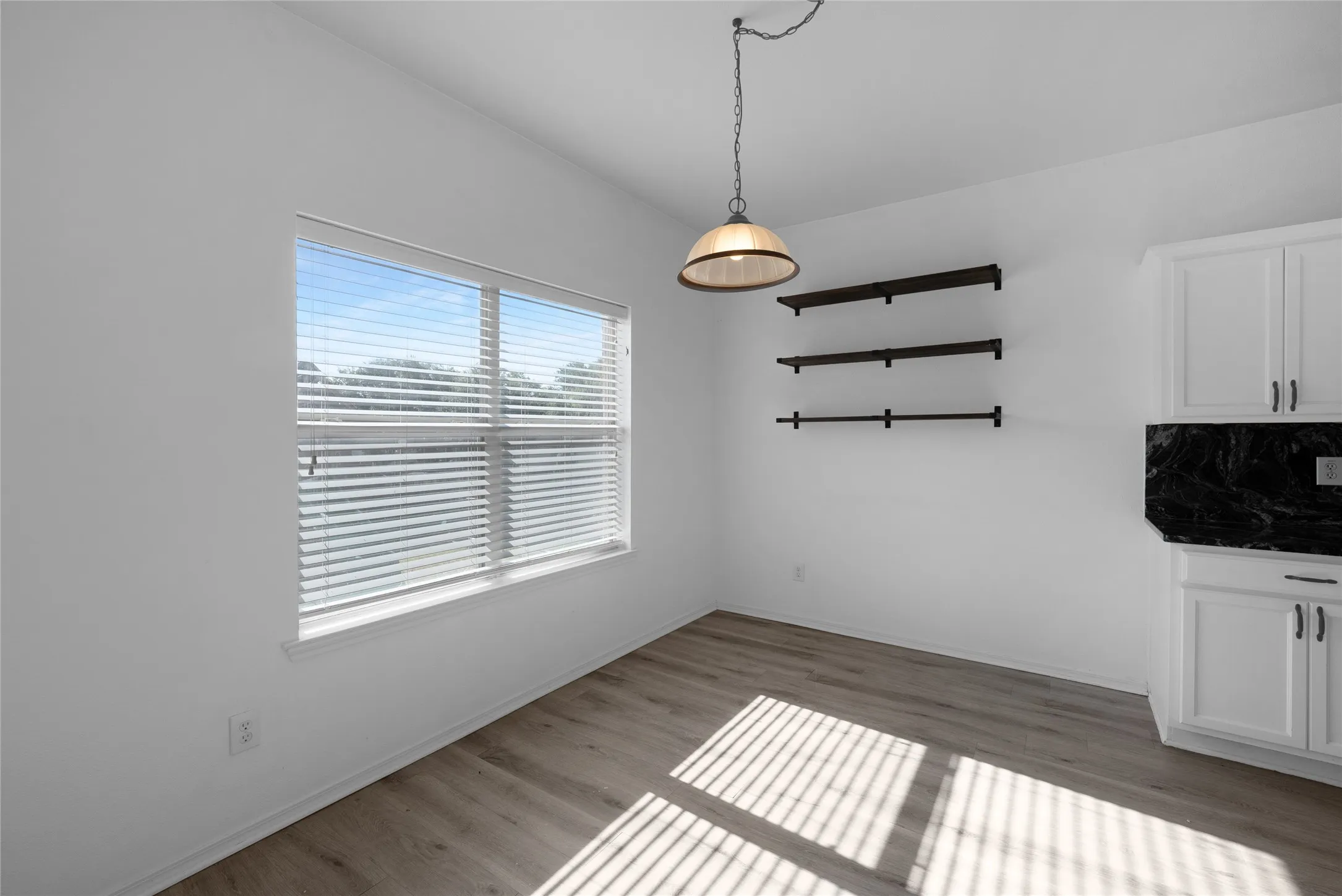 Single Family Residence For Rent in Denton County , 317 Sheridan Road, Oak Point, Texas 75068, 4 Bedroom, 3 Bathroom, 3 Garage spaces, 2,463 Sqft, built in 2006, mls#21352197, Real Estate Agent in Oak Point, Homes For Rent in Denton county, Homes For Rent in Oak Point, Realtor in Oak Point Texas, Real Estate Brokerage Independent Realty Texas, Luminita Cordes Realtor