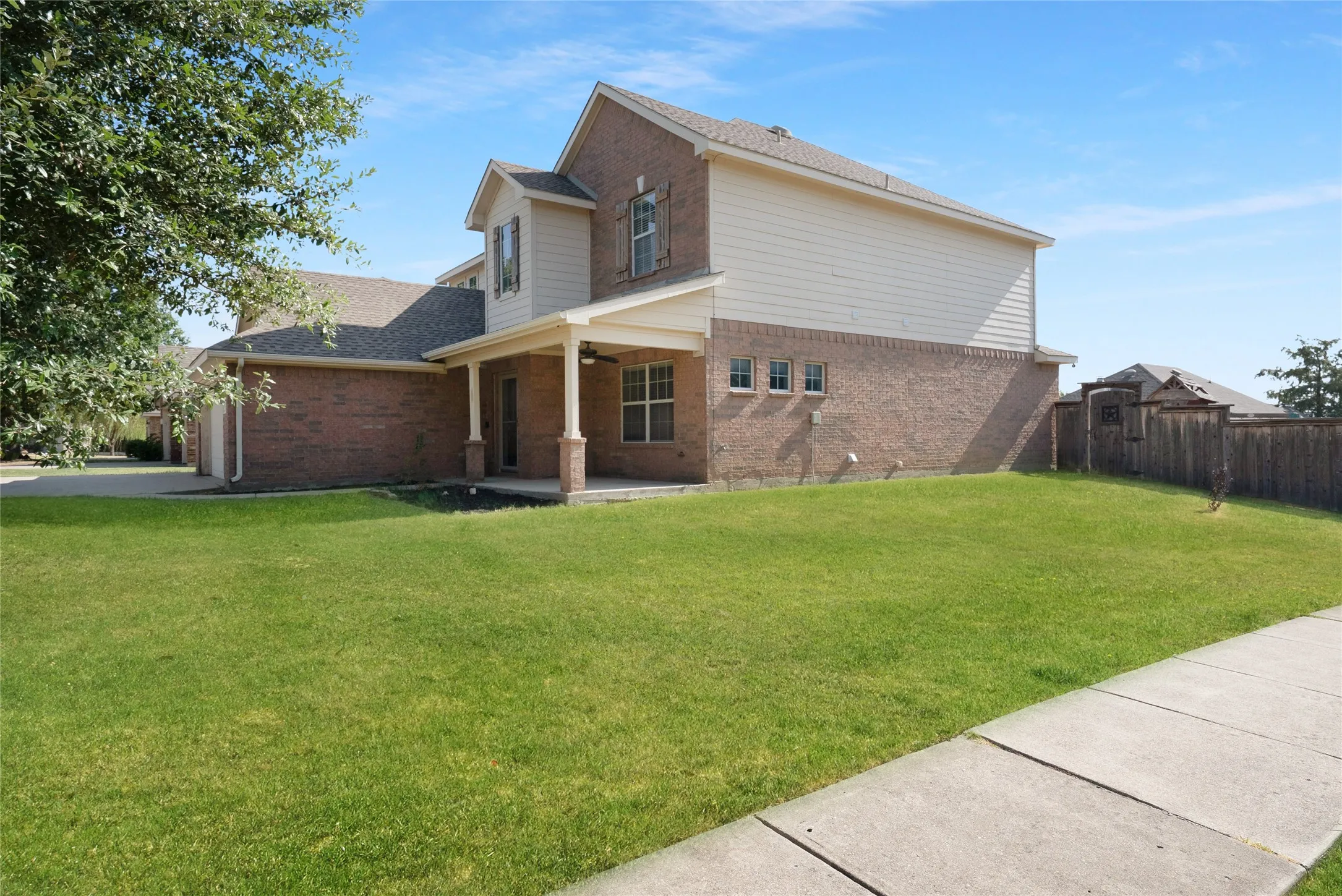 Single Family Residence For Rent in Denton County , 317 Sheridan Road, Oak Point, Texas 75068, 4 Bedroom, 3 Bathroom, 3 Garage spaces, 2,463 Sqft, built in 2006, mls#21352197, Real Estate Agent in Oak Point, Homes For Rent in Denton county, Homes For Rent in Oak Point, Realtor in Oak Point Texas, Real Estate Brokerage Independent Realty Texas, Luminita Cordes Realtor