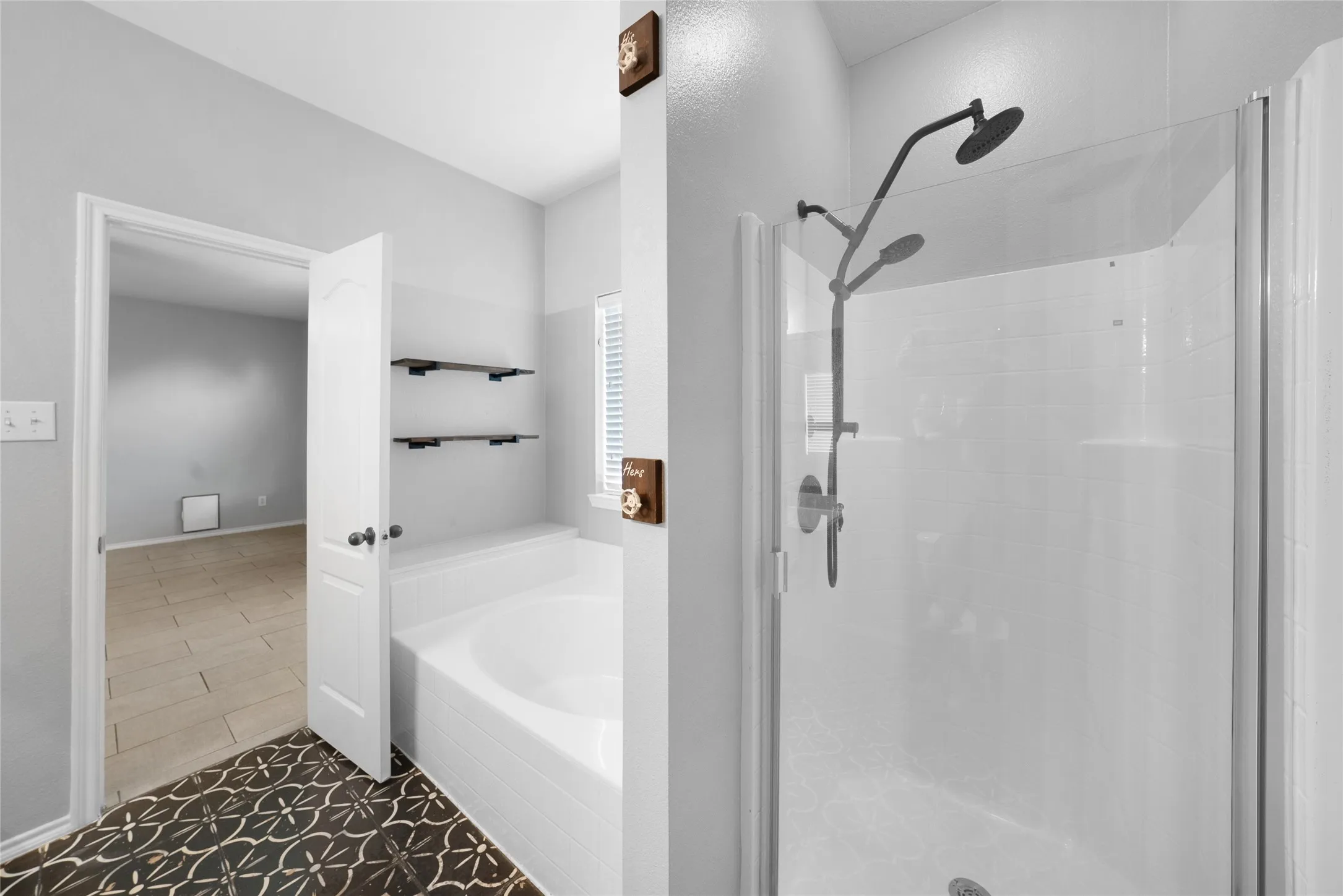 Single Family Residence For Rent in Denton County , 317 Sheridan Road, Oak Point, Texas 75068, 4 Bedroom, 3 Bathroom, 3 Garage spaces, 2,463 Sqft, built in 2006, mls#21352197, Real Estate Agent in Oak Point, Homes For Rent in Denton county, Homes For Rent in Oak Point, Realtor in Oak Point Texas, Real Estate Brokerage Independent Realty Texas, Luminita Cordes Realtor