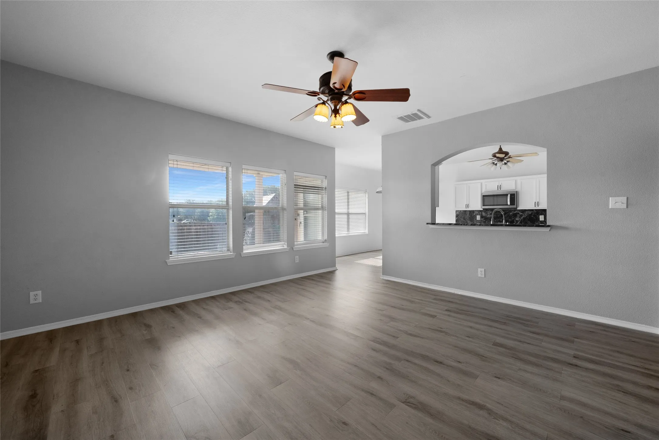 Single Family Residence For Rent in Denton County , 317 Sheridan Road, Oak Point, Texas 75068, 4 Bedroom, 3 Bathroom, 3 Garage spaces, 2,463 Sqft, built in 2006, mls#21352197, Real Estate Agent in Oak Point, Homes For Rent in Denton county, Homes For Rent in Oak Point, Realtor in Oak Point Texas, Real Estate Brokerage Independent Realty Texas, Luminita Cordes Realtor