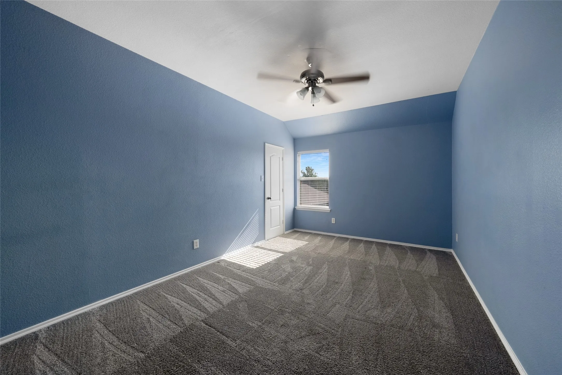 Single Family Residence For Rent in Denton County , 317 Sheridan Road, Oak Point, Texas 75068, 4 Bedroom, 3 Bathroom, 3 Garage spaces, 2,463 Sqft, built in 2006, mls#21352197, Real Estate Agent in Oak Point, Homes For Rent in Denton county, Homes For Rent in Oak Point, Realtor in Oak Point Texas, Real Estate Brokerage Independent Realty Texas, Luminita Cordes Realtor