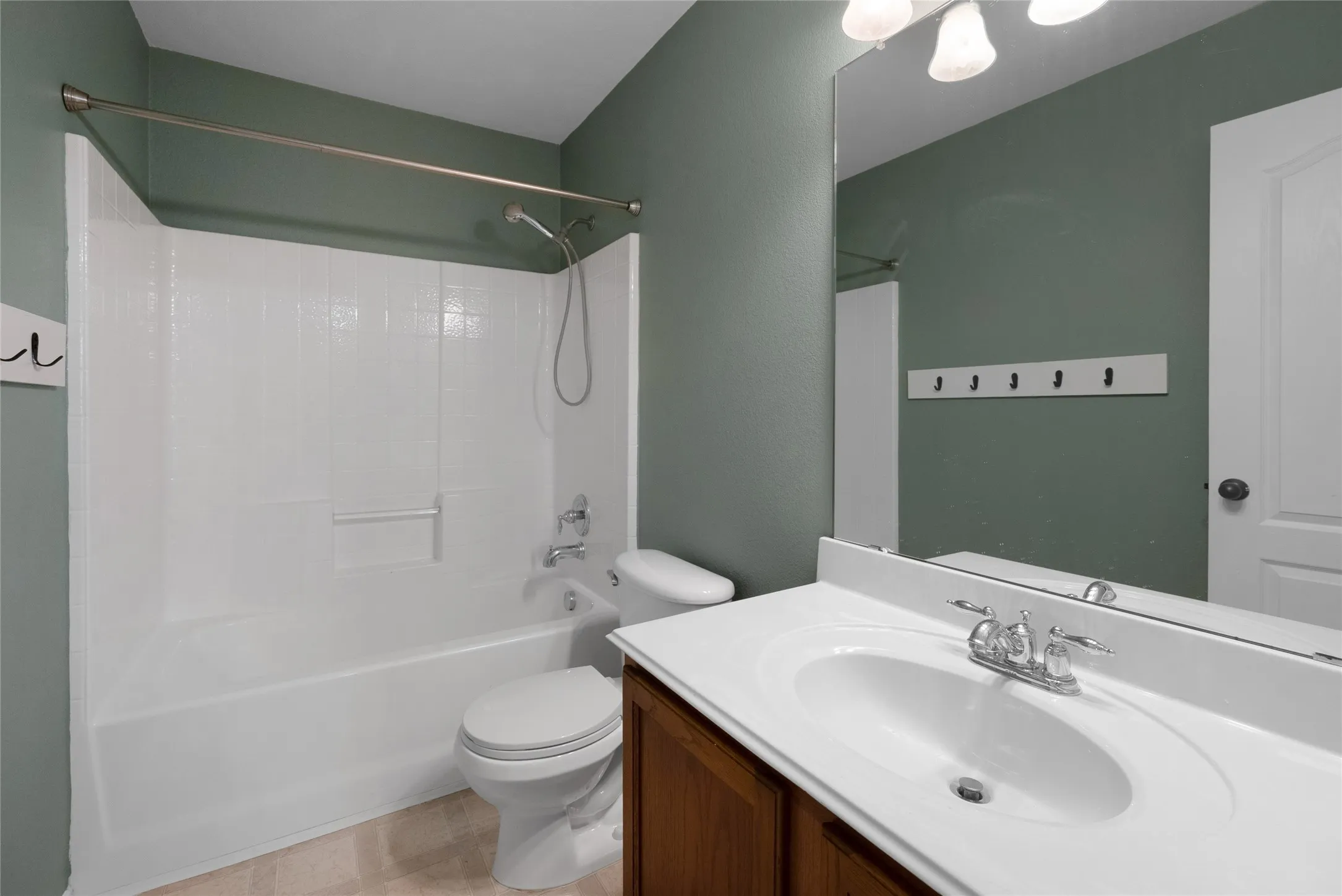 Single Family Residence For Rent in Denton County , 317 Sheridan Road, Oak Point, Texas 75068, 4 Bedroom, 3 Bathroom, 3 Garage spaces, 2,463 Sqft, built in 2006, mls#21352197, Real Estate Agent in Oak Point, Homes For Rent in Denton county, Homes For Rent in Oak Point, Realtor in Oak Point Texas, Real Estate Brokerage Independent Realty Texas, Luminita Cordes Realtor