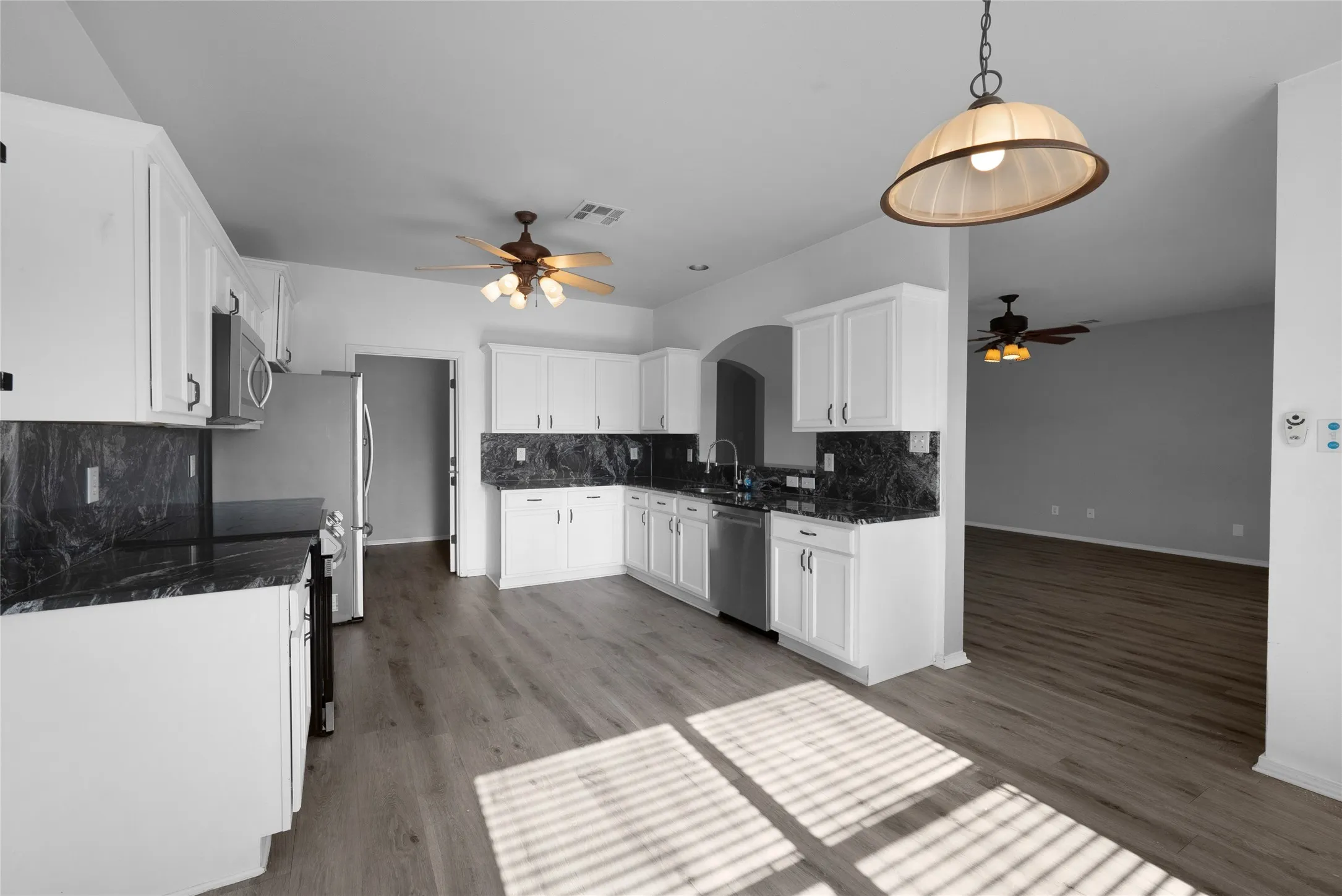 Single Family Residence For Rent in Denton County , 317 Sheridan Road, Oak Point, Texas 75068, 4 Bedroom, 3 Bathroom, 3 Garage spaces, 2,463 Sqft, built in 2006, mls#21352197, Real Estate Agent in Oak Point, Homes For Rent in Denton county, Homes For Rent in Oak Point, Realtor in Oak Point Texas, Real Estate Brokerage Independent Realty Texas, Luminita Cordes Realtor