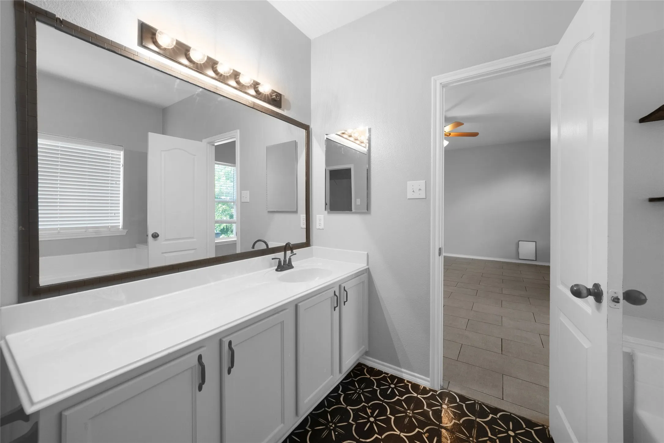 Single Family Residence For Rent in Denton County , 317 Sheridan Road, Oak Point, Texas 75068, 4 Bedroom, 3 Bathroom, 3 Garage spaces, 2,463 Sqft, built in 2006, mls#21352197, Real Estate Agent in Oak Point, Homes For Rent in Denton county, Homes For Rent in Oak Point, Realtor in Oak Point Texas, Real Estate Brokerage Independent Realty Texas, Luminita Cordes Realtor