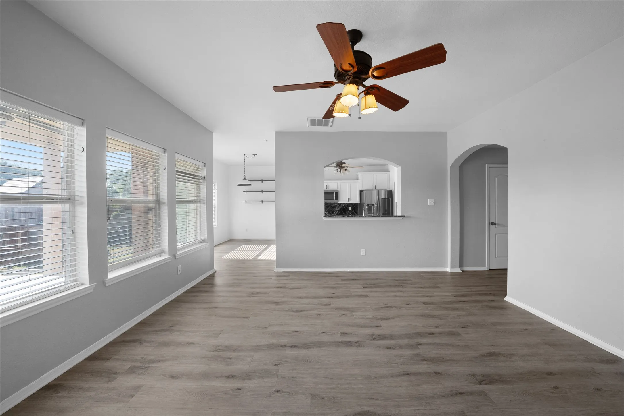 Single Family Residence For Rent in Denton County , 317 Sheridan Road, Oak Point, Texas 75068, 4 Bedroom, 3 Bathroom, 3 Garage spaces, 2,463 Sqft, built in 2006, mls#21352197, Real Estate Agent in Oak Point, Homes For Rent in Denton county, Homes For Rent in Oak Point, Realtor in Oak Point Texas, Real Estate Brokerage Independent Realty Texas, Luminita Cordes Realtor