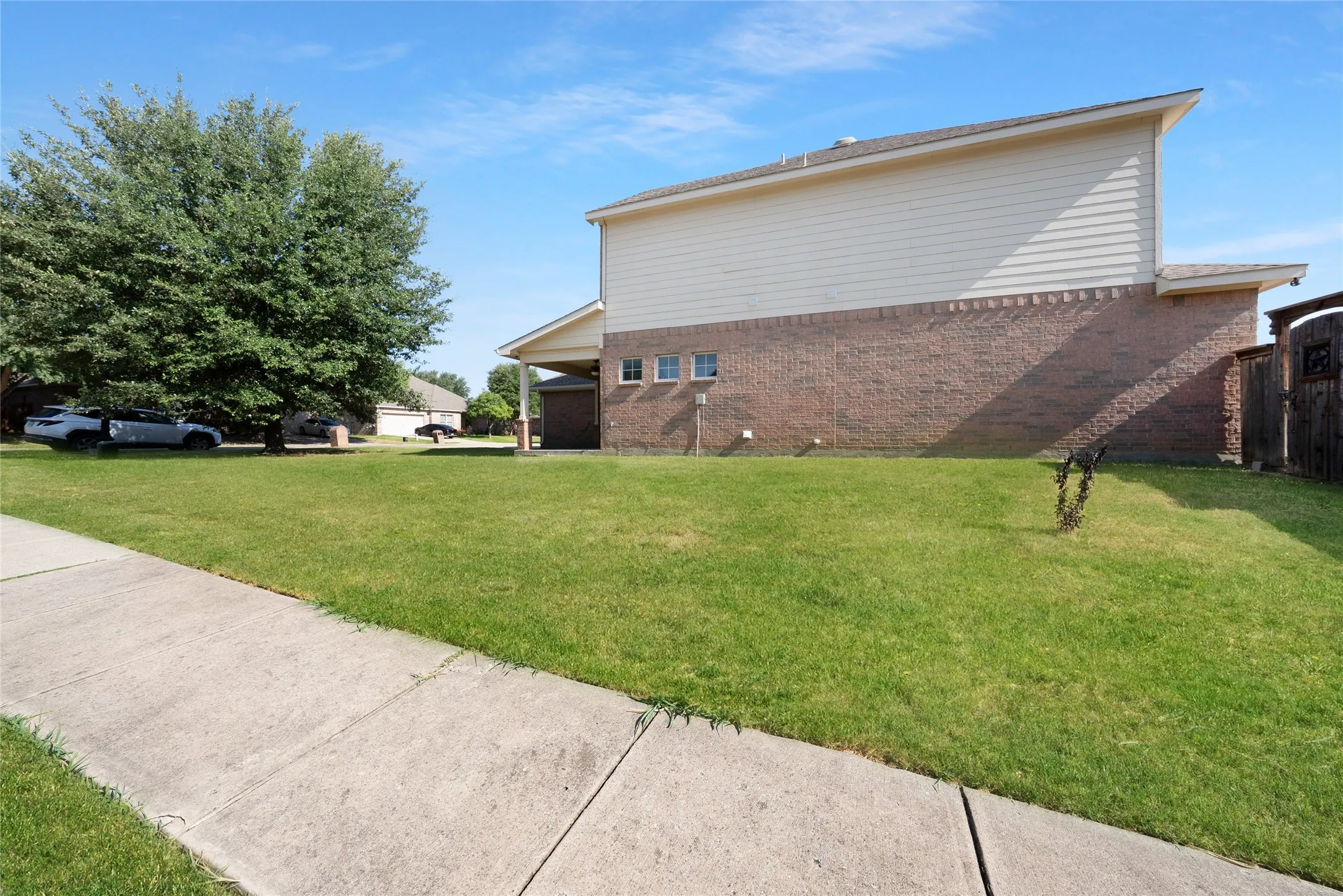 Single Family Residence For Rent in Denton County , 317 Sheridan Road, Oak Point, Texas 75068, 4 Bedroom, 3 Bathroom, 3 Garage spaces, 2,463 Sqft, built in 2006, mls#21352197, Real Estate Agent in Oak Point, Homes For Rent in Denton county, Homes For Rent in Oak Point, Realtor in Oak Point Texas, Real Estate Brokerage Independent Realty Texas, Luminita Cordes Realtor