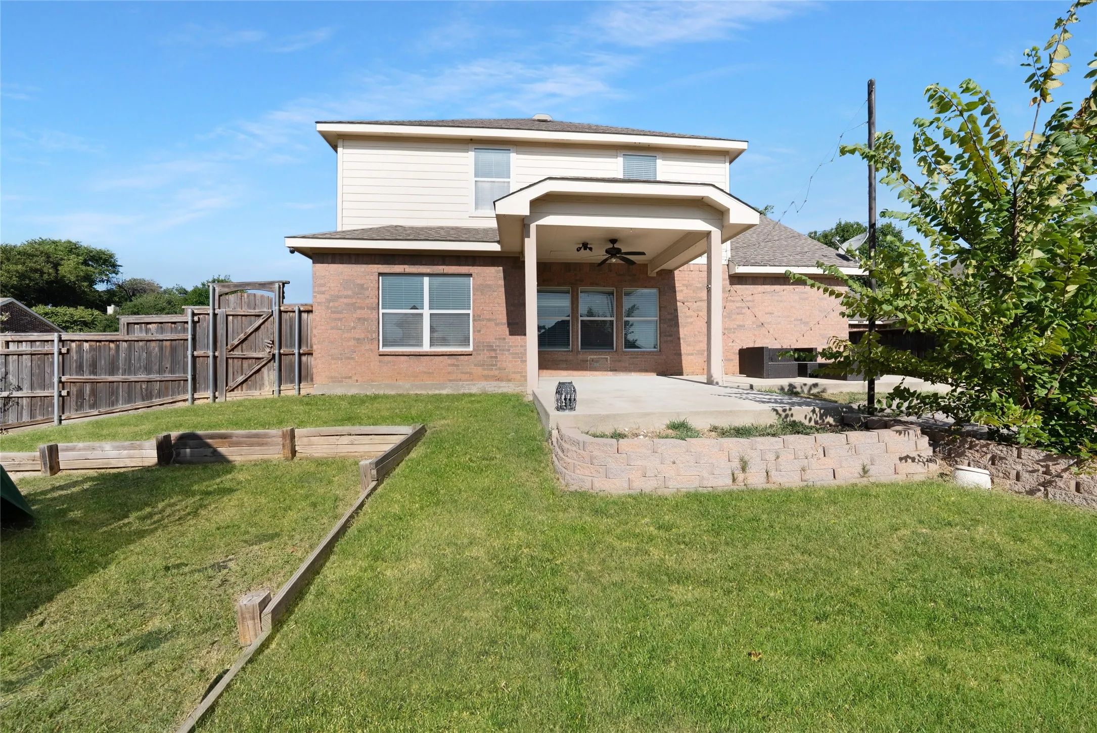 Single Family Residence For Rent in Denton County , 317 Sheridan Road, Oak Point, Texas 75068, 4 Bedroom, 3 Bathroom, 3 Garage spaces, 2,463 Sqft, built in 2006, mls#21352197, Real Estate Agent in Oak Point, Homes For Rent in Denton county, Homes For Rent in Oak Point, Realtor in Oak Point Texas, Real Estate Brokerage Independent Realty Texas, Luminita Cordes Realtor