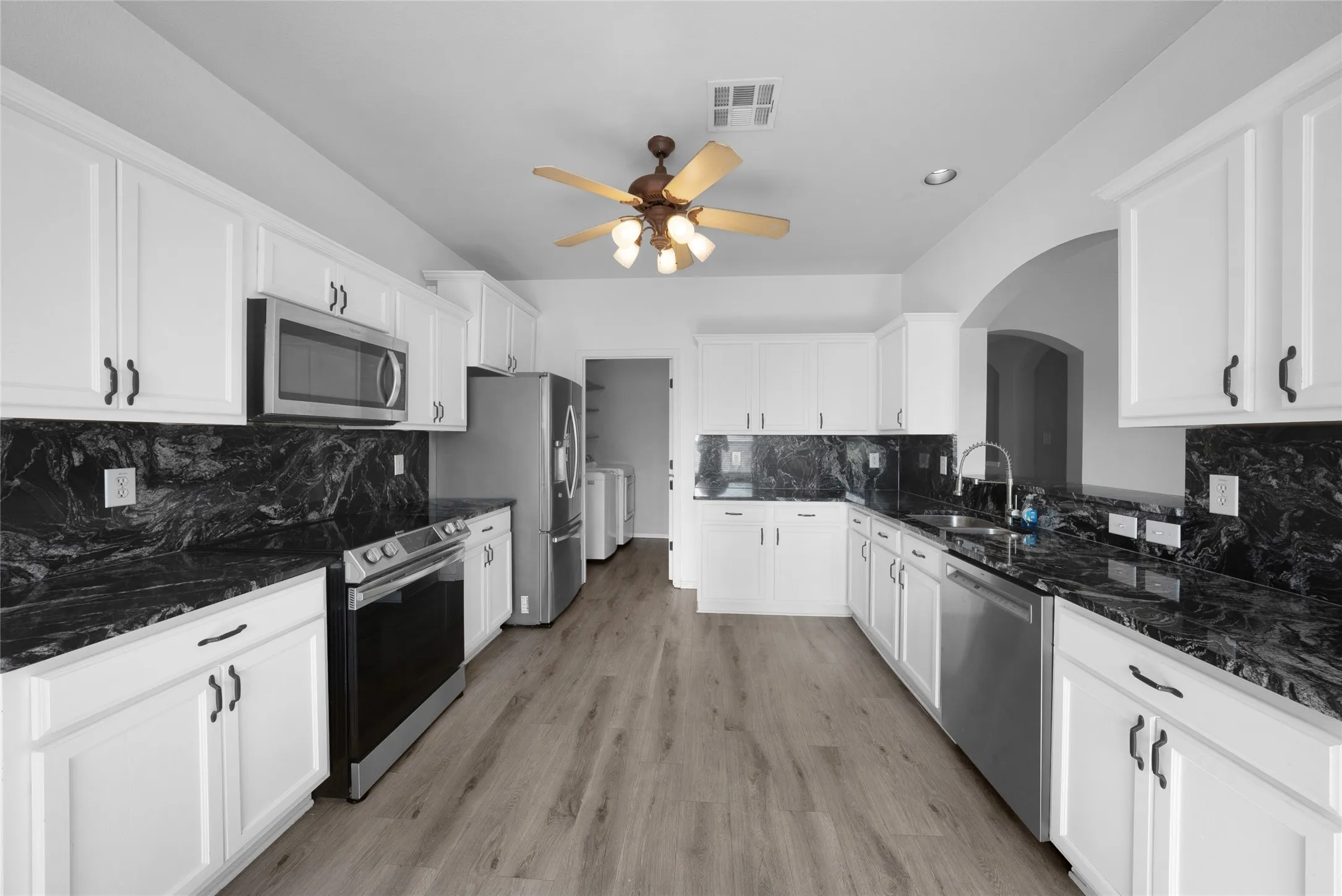 Single Family Residence For Rent in Denton County , 317 Sheridan Road, Oak Point, Texas 75068, 4 Bedroom, 3 Bathroom, 3 Garage spaces, 2,463 Sqft, built in 2006, mls#21352197, Real Estate Agent in Oak Point, Homes For Rent in Denton county, Homes For Rent in Oak Point, Realtor in Oak Point Texas, Real Estate Brokerage Independent Realty Texas, Luminita Cordes Realtor