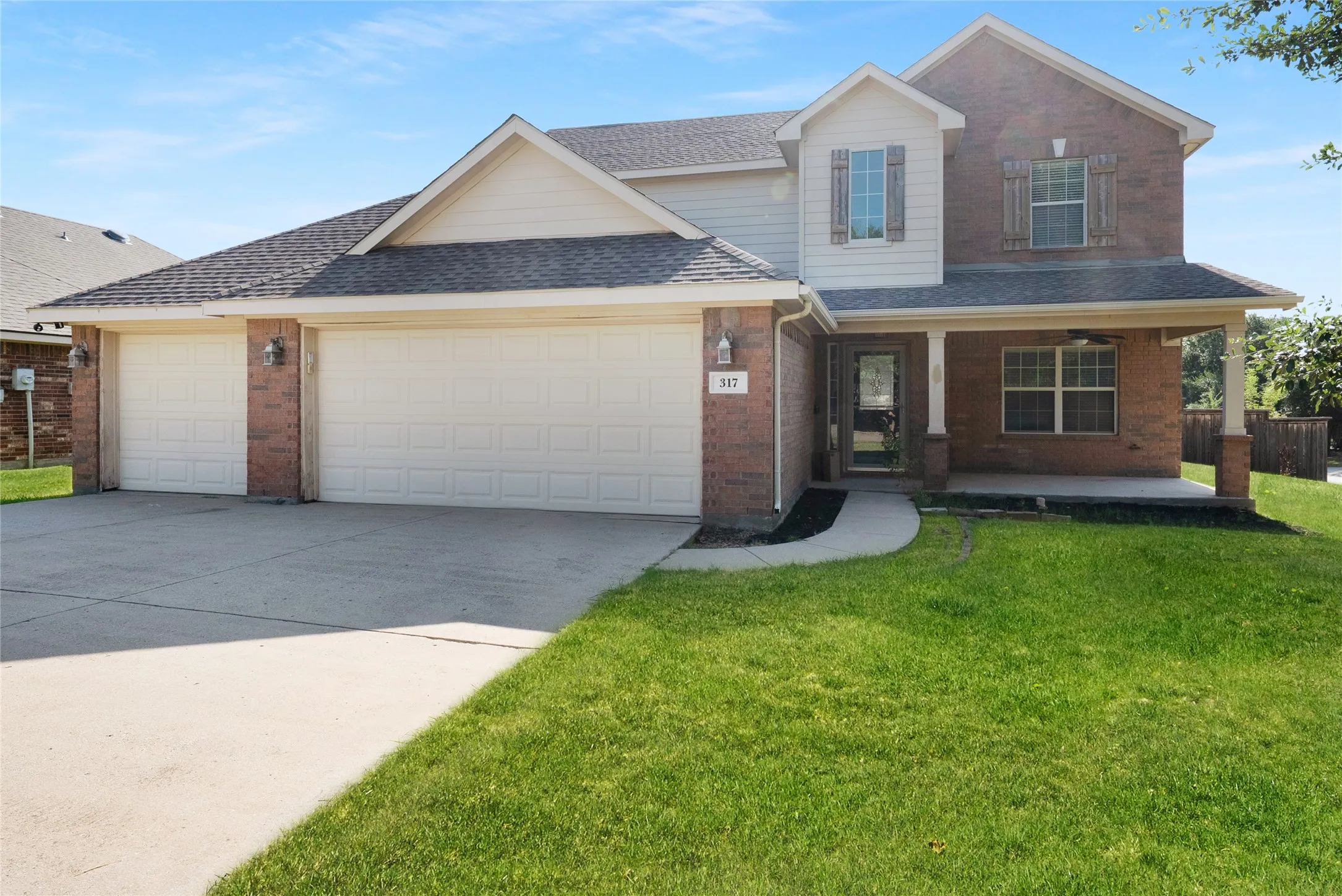 Single Family Residence For Rent in Denton County , 317 Sheridan Road, Oak Point, Texas 75068, 4 Bedroom, 3 Bathroom, 3 Garage spaces, 2,463 Sqft, built in 2006, mls#21352197, Real Estate Agent in Oak Point, Homes For Rent in Denton county, Homes For Rent in Oak Point, Realtor in Oak Point Texas, Real Estate Brokerage Independent Realty Texas, Luminita Cordes Realtor