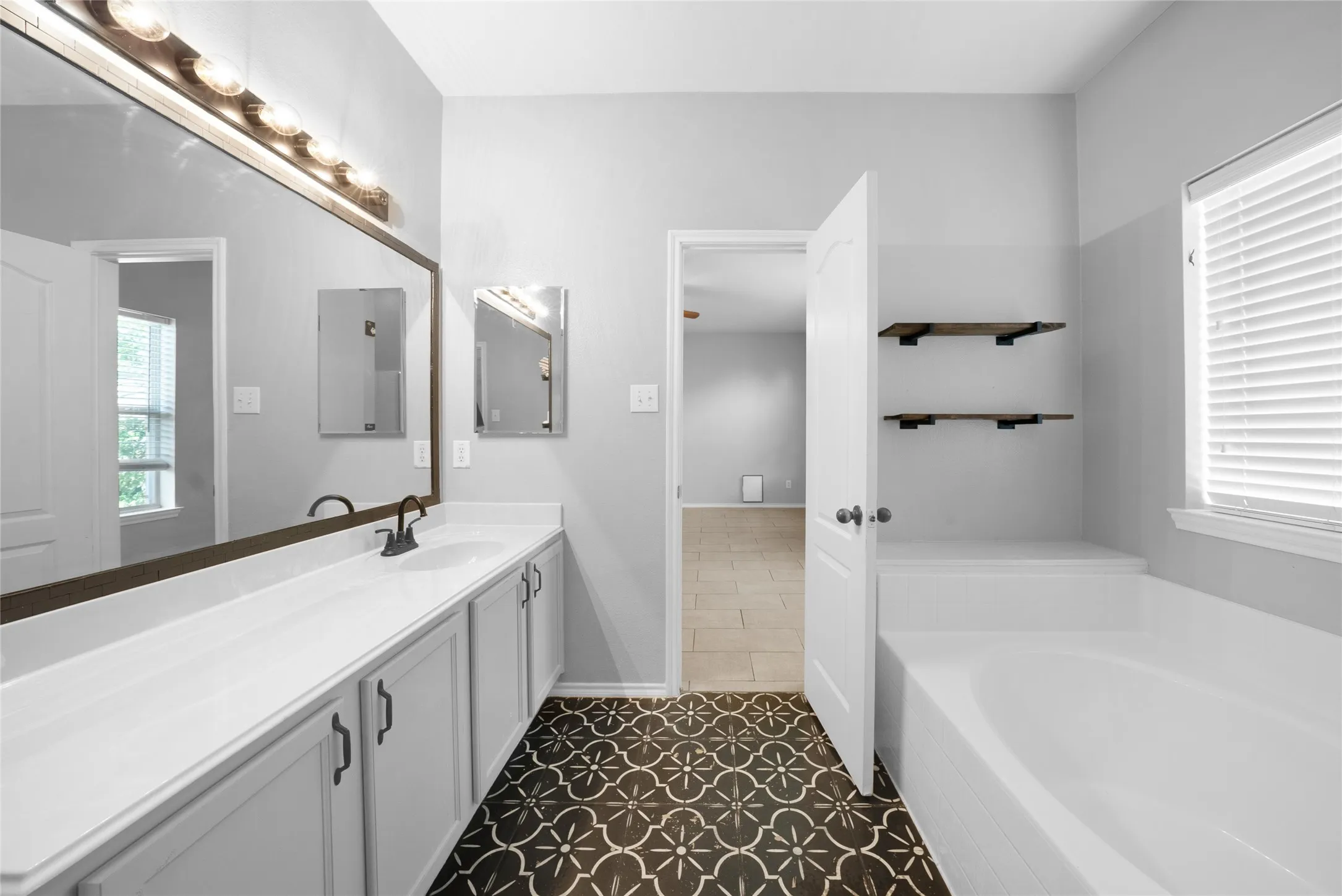 Single Family Residence For Rent in Denton County , 317 Sheridan Road, Oak Point, Texas 75068, 4 Bedroom, 3 Bathroom, 3 Garage spaces, 2,463 Sqft, built in 2006, mls#21352197, Real Estate Agent in Oak Point, Homes For Rent in Denton county, Homes For Rent in Oak Point, Realtor in Oak Point Texas, Real Estate Brokerage Independent Realty Texas, Luminita Cordes Realtor