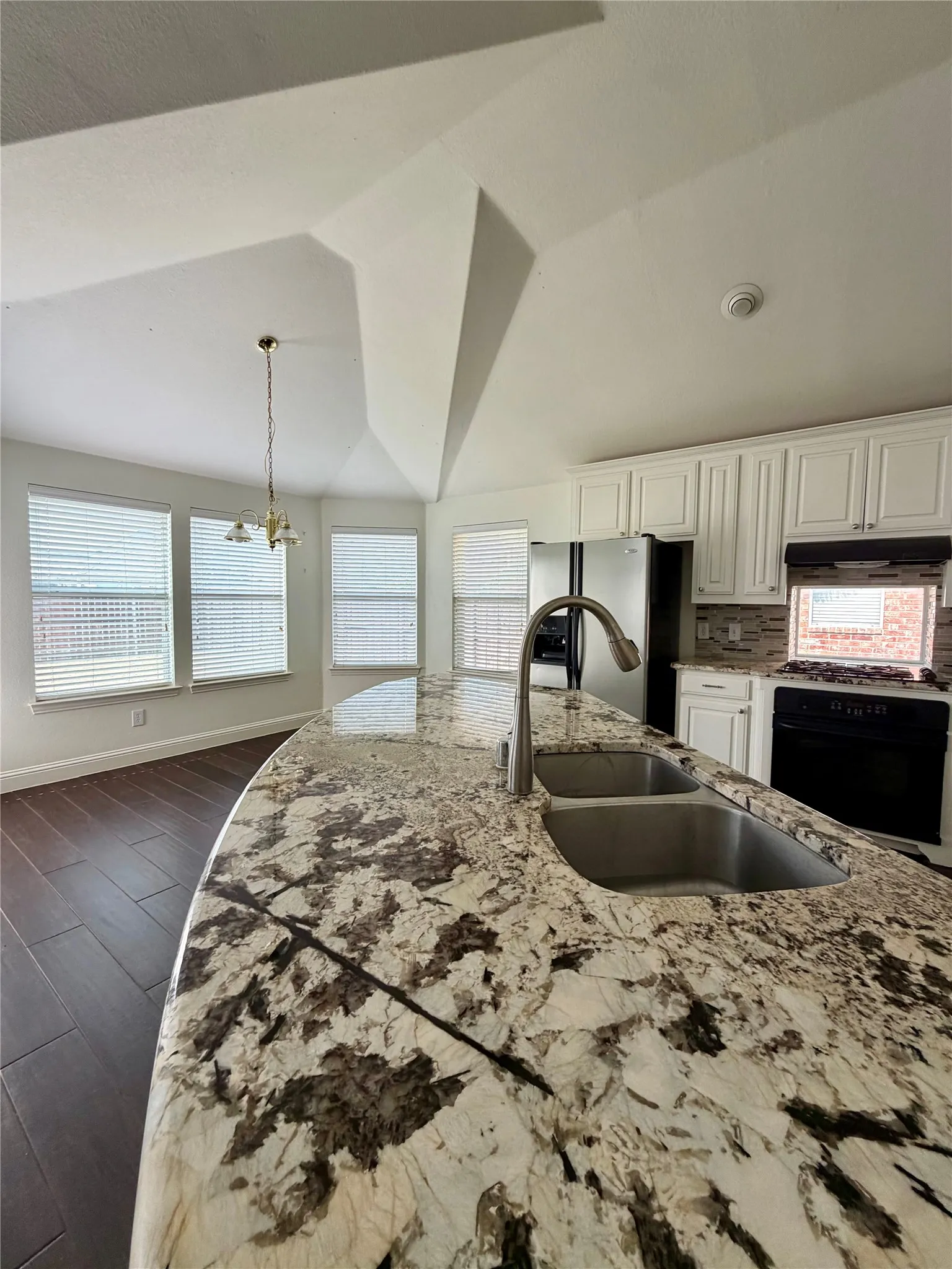 Single Family Residence For Rent in Collin County , 15107 Brooks Lane, Frisco, Texas 75035, 3 Bedroom, 2 Bathroom, 2 Garage spaces, 2,079 Sqft, built in 2004, mls#21352178, Real Estate Agent in Frisco, Homes For Rent in Collin county, Homes For Rent in Frisco, Realtor in Frisco Texas, Real Estate Brokerage Independent Realty Texas, Luminita Cordes Realtor