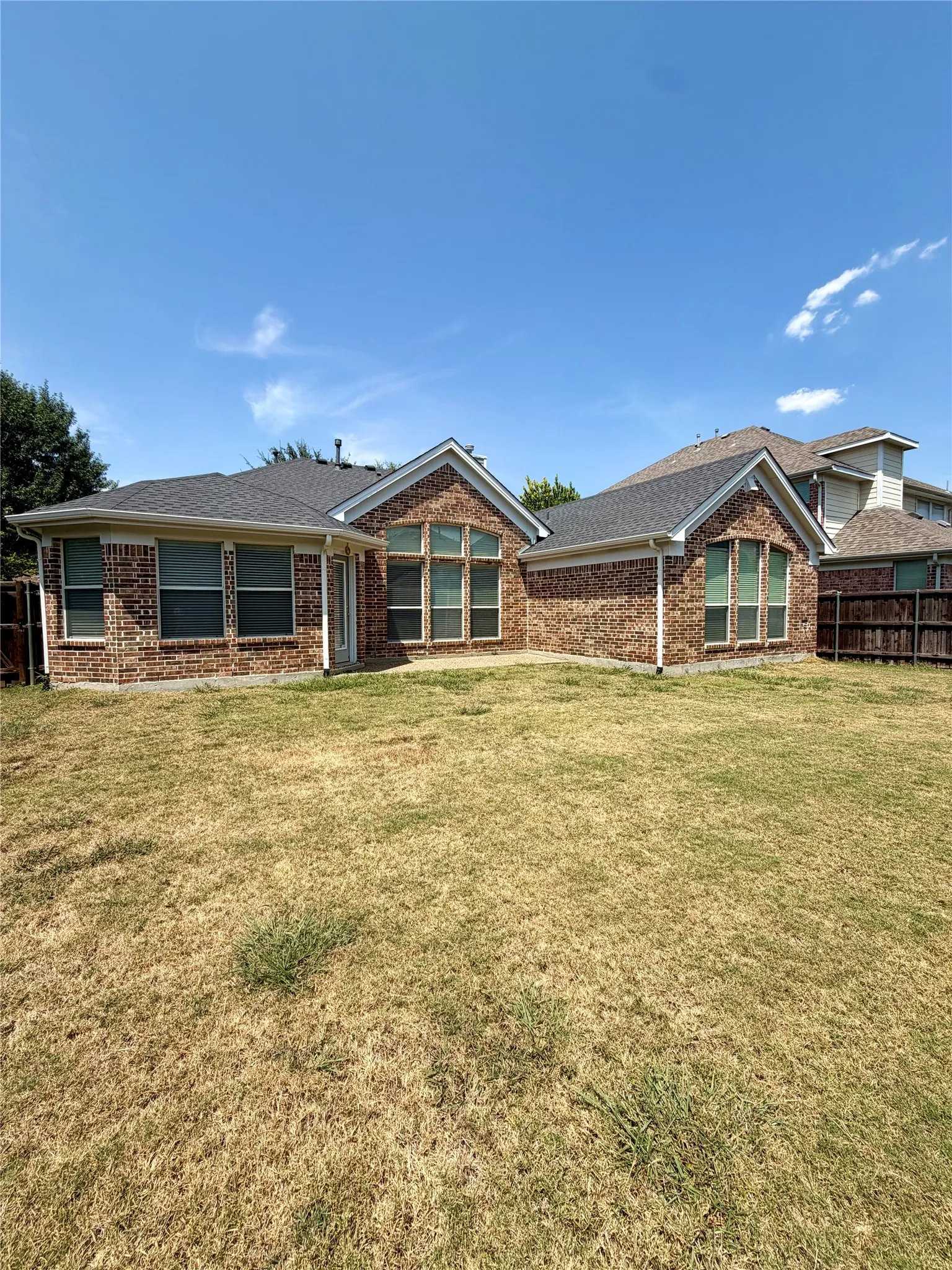 Single Family Residence For Rent in Collin County , 15107 Brooks Lane, Frisco, Texas 75035, 3 Bedroom, 2 Bathroom, 2 Garage spaces, 2,079 Sqft, built in 2004, mls#21352178, Real Estate Agent in Frisco, Homes For Rent in Collin county, Homes For Rent in Frisco, Realtor in Frisco Texas, Real Estate Brokerage Independent Realty Texas, Luminita Cordes Realtor