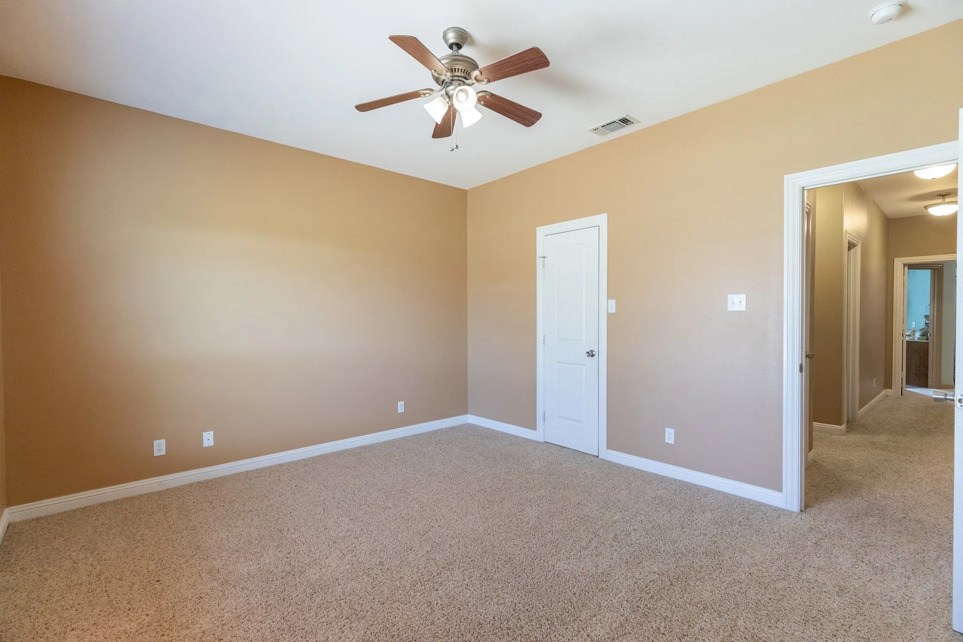 Single Family Residence For Sale in Taylor County , 118 Cinch Trail, Abilene, Texas 79606, 4 Bedroom, 3 Bathroom, 3 Garage spaces, 2,504 Sqft, built in 2007, mls#21351859, Real Estate Agent in Abilene, Homes For Sale in Taylor county, Homes For Sale in Abilene, Realtor in Abilene Texas, Real Estate Brokerage Independent Realty Texas, Luminita Cordes Realtor