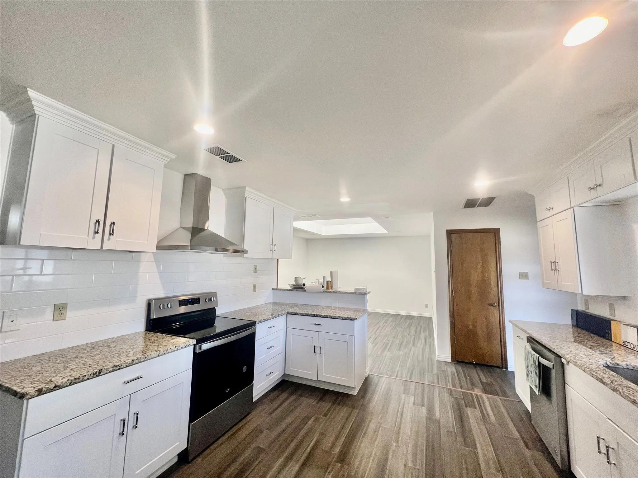 Single Family Residence For Rent in Dallas County , 702 Mount Vernon Drive, Richardson, Texas 75081, 3 Bedroom, 2 Bathroom, 2 Garage spaces, 2,050 Sqft, built in 1980, mls#21352191, Real Estate Agent in Richardson, Homes For Rent in Dallas county, Homes For Rent in Richardson, Realtor in Richardson Texas, Real Estate Brokerage Independent Realty Texas, Luminita Cordes Realtor