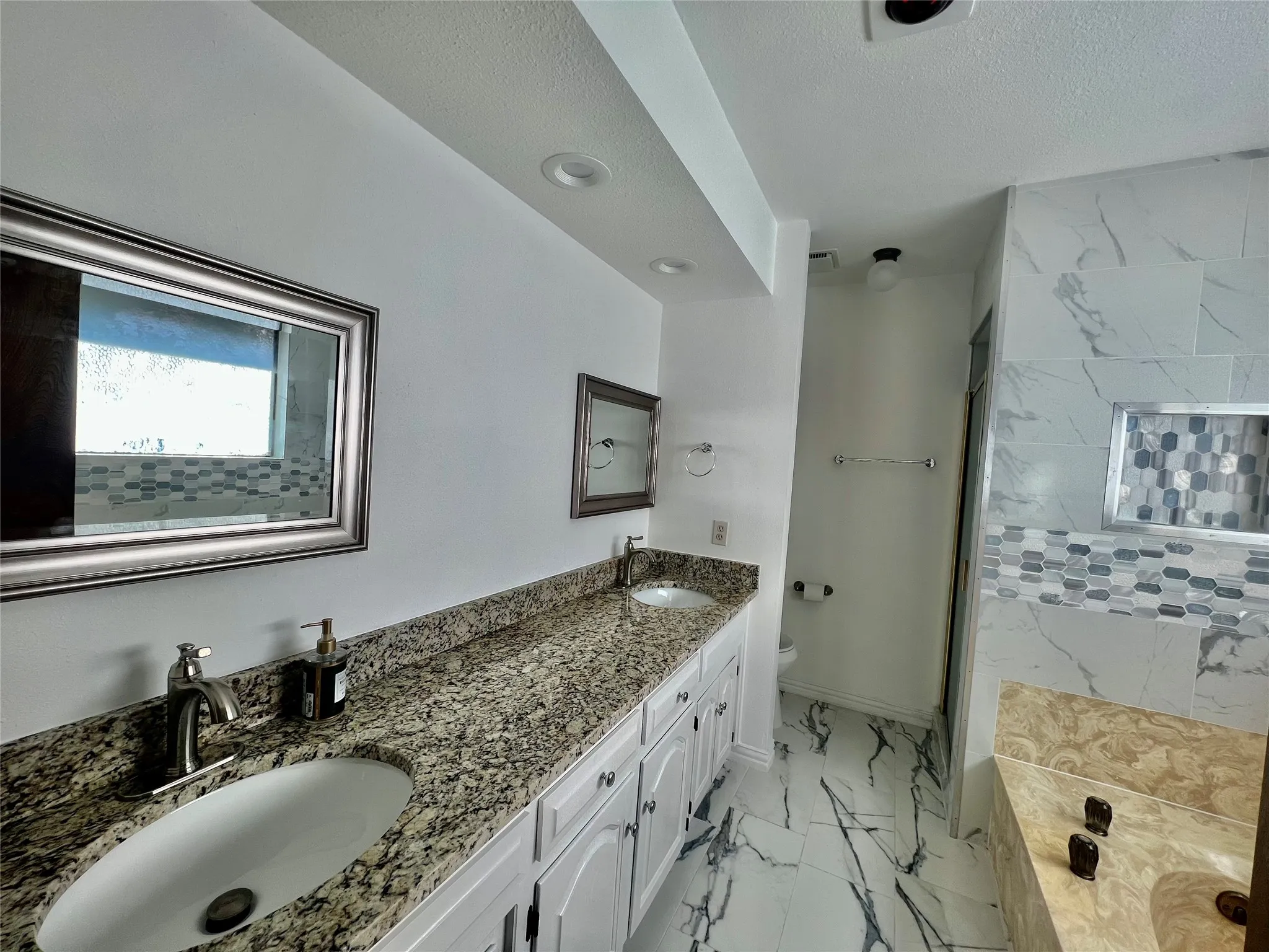 Single Family Residence For Rent in Dallas County , 702 Mount Vernon Drive, Richardson, Texas 75081, 3 Bedroom, 2 Bathroom, 2 Garage spaces, 2,050 Sqft, built in 1980, mls#21352191, Real Estate Agent in Richardson, Homes For Rent in Dallas county, Homes For Rent in Richardson, Realtor in Richardson Texas, Real Estate Brokerage Independent Realty Texas, Luminita Cordes Realtor