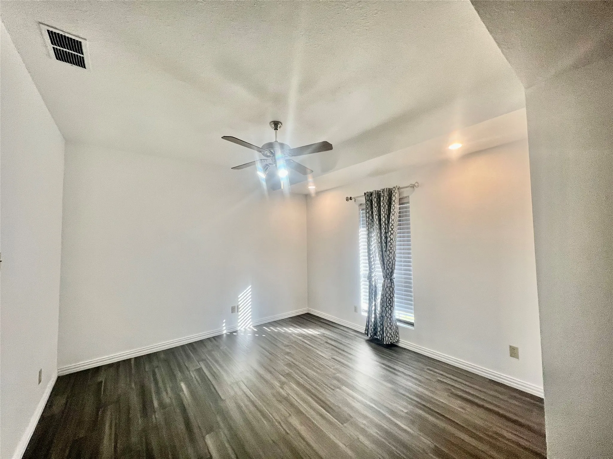 Single Family Residence For Rent in Dallas County , 702 Mount Vernon Drive, Richardson, Texas 75081, 3 Bedroom, 2 Bathroom, 2 Garage spaces, 2,050 Sqft, built in 1980, mls#21352191, Real Estate Agent in Richardson, Homes For Rent in Dallas county, Homes For Rent in Richardson, Realtor in Richardson Texas, Real Estate Brokerage Independent Realty Texas, Luminita Cordes Realtor