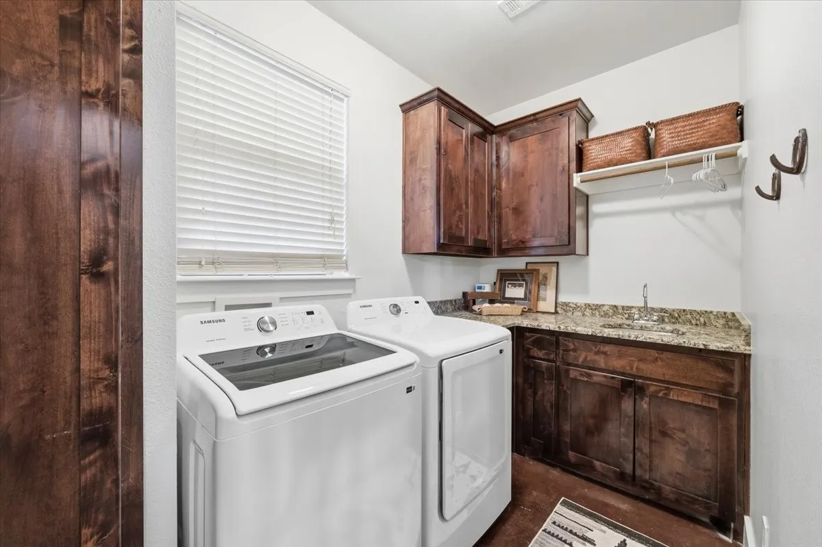 Single Family Residence For Rent in Parker County , 570 S Point Court, Aledo, Texas 76008, 4 Bedroom, 3 Bathroom, 3 Garage spaces, 2,745 Sqft, built in 2013, mls#21342390, Real Estate Agent in Aledo, Homes For Rent in Parker county, Homes For Rent in Aledo, Realtor in Aledo Texas, Real Estate Brokerage Independent Realty Texas, Luminita Cordes Realtor