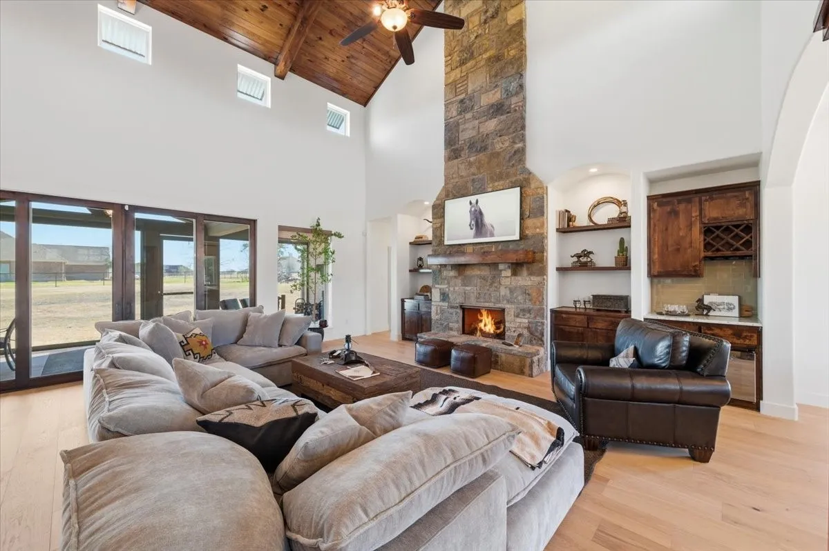 Single Family Residence For Rent in Parker County , 570 S Point Court, Aledo, Texas 76008, 4 Bedroom, 3 Bathroom, 3 Garage spaces, 2,745 Sqft, built in 2013, mls#21342390, Real Estate Agent in Aledo, Homes For Rent in Parker county, Homes For Rent in Aledo, Realtor in Aledo Texas, Real Estate Brokerage Independent Realty Texas, Luminita Cordes Realtor