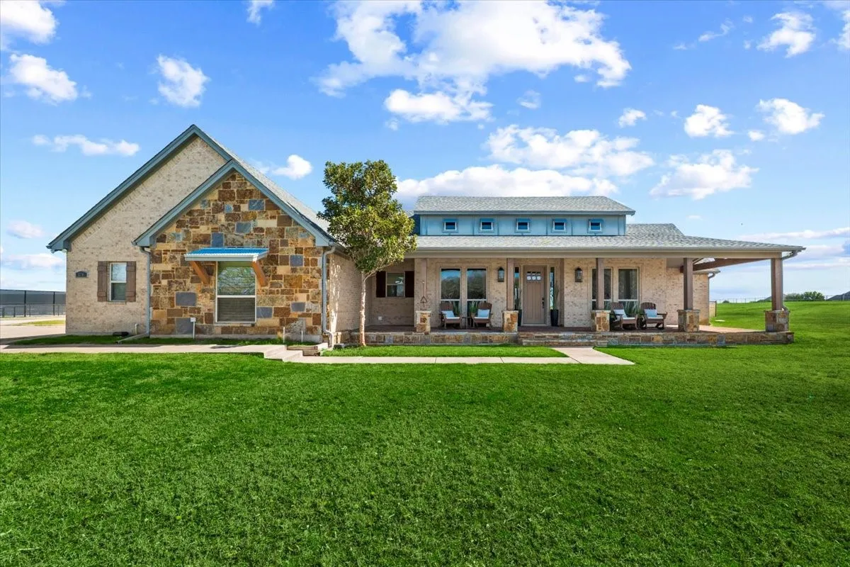 Single Family Residence For Rent in Parker County , 570 S Point Court, Aledo, Texas 76008, 4 Bedroom, 3 Bathroom, 3 Garage spaces, 2,745 Sqft, built in 2013, mls#21342390, Real Estate Agent in Aledo, Homes For Rent in Parker county, Homes For Rent in Aledo, Realtor in Aledo Texas, Real Estate Brokerage Independent Realty Texas, Luminita Cordes Realtor