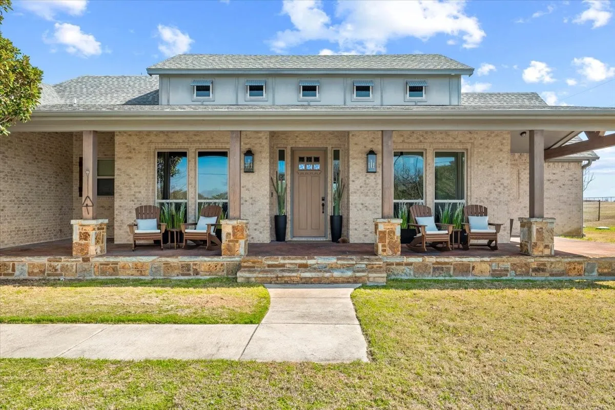 Single Family Residence For Rent in Parker County , 570 S Point Court, Aledo, Texas 76008, 4 Bedroom, 3 Bathroom, 3 Garage spaces, 2,745 Sqft, built in 2013, mls#21342390, Real Estate Agent in Aledo, Homes For Rent in Parker county, Homes For Rent in Aledo, Realtor in Aledo Texas, Real Estate Brokerage Independent Realty Texas, Luminita Cordes Realtor