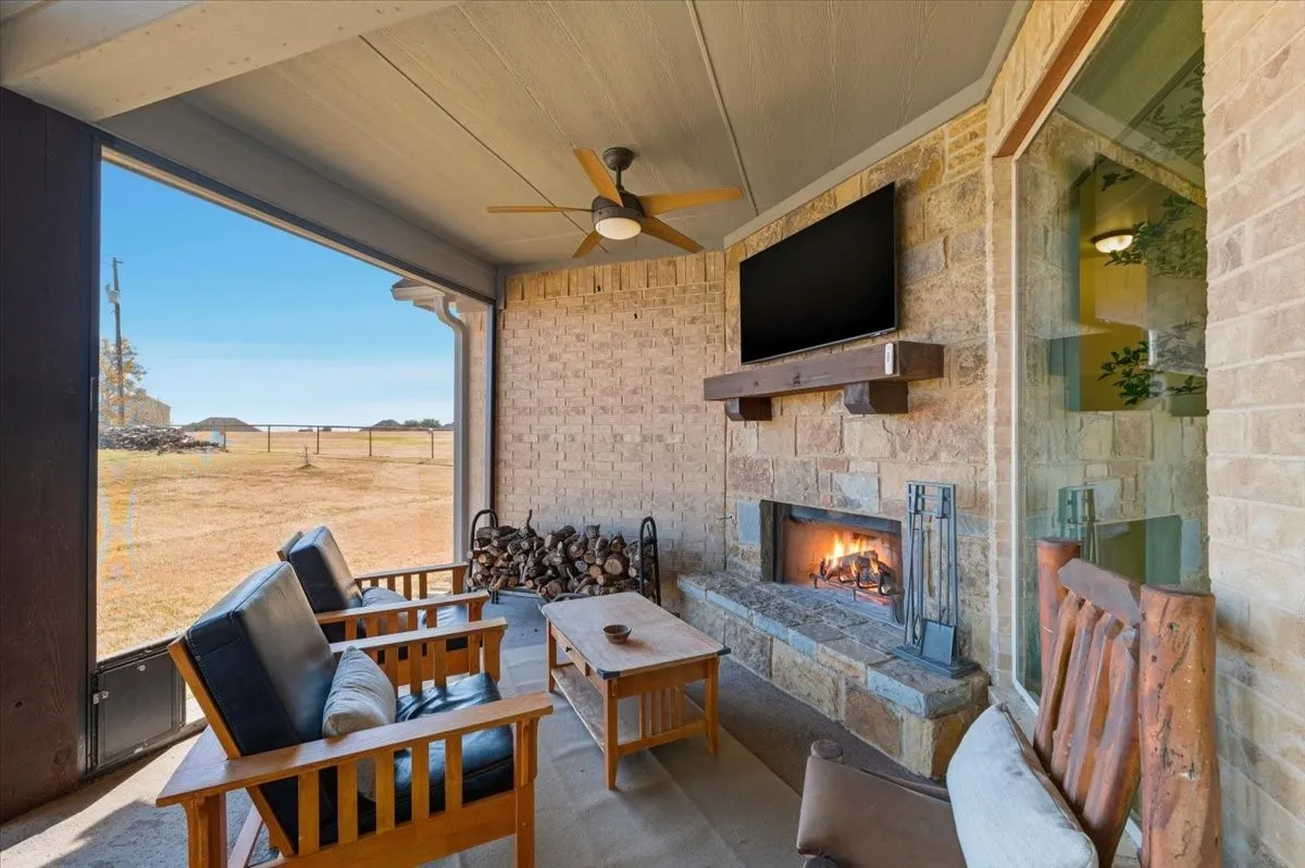 Single Family Residence For Rent in Parker County , 570 S Point Court, Aledo, Texas 76008, 4 Bedroom, 3 Bathroom, 3 Garage spaces, 2,745 Sqft, built in 2013, mls#21342390, Real Estate Agent in Aledo, Homes For Rent in Parker county, Homes For Rent in Aledo, Realtor in Aledo Texas, Real Estate Brokerage Independent Realty Texas, Luminita Cordes Realtor