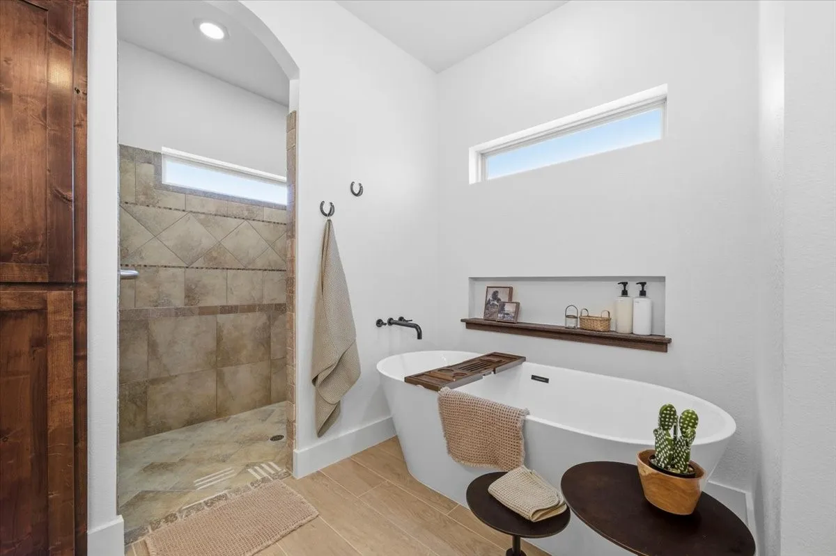 Single Family Residence For Rent in Parker County , 570 S Point Court, Aledo, Texas 76008, 4 Bedroom, 3 Bathroom, 3 Garage spaces, 2,745 Sqft, built in 2013, mls#21342390, Real Estate Agent in Aledo, Homes For Rent in Parker county, Homes For Rent in Aledo, Realtor in Aledo Texas, Real Estate Brokerage Independent Realty Texas, Luminita Cordes Realtor