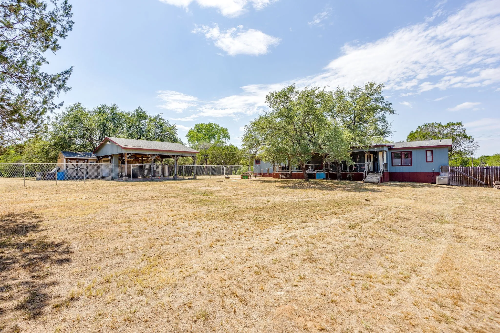 Manufactured Home For Sale in Hood County , 4406 Appletree Court, Granbury, Texas 76048, 4 Bedroom, 3 Bathroom, 2 Garage spaces, 2,118 Sqft, built in 1995, mls#21348621, Real Estate Agent in Granbury, Homes For Sale in Hood county, Homes For Sale in Granbury, Realtor in Granbury Texas, Real Estate Brokerage Independent Realty Texas, Luminita Cordes Realtor