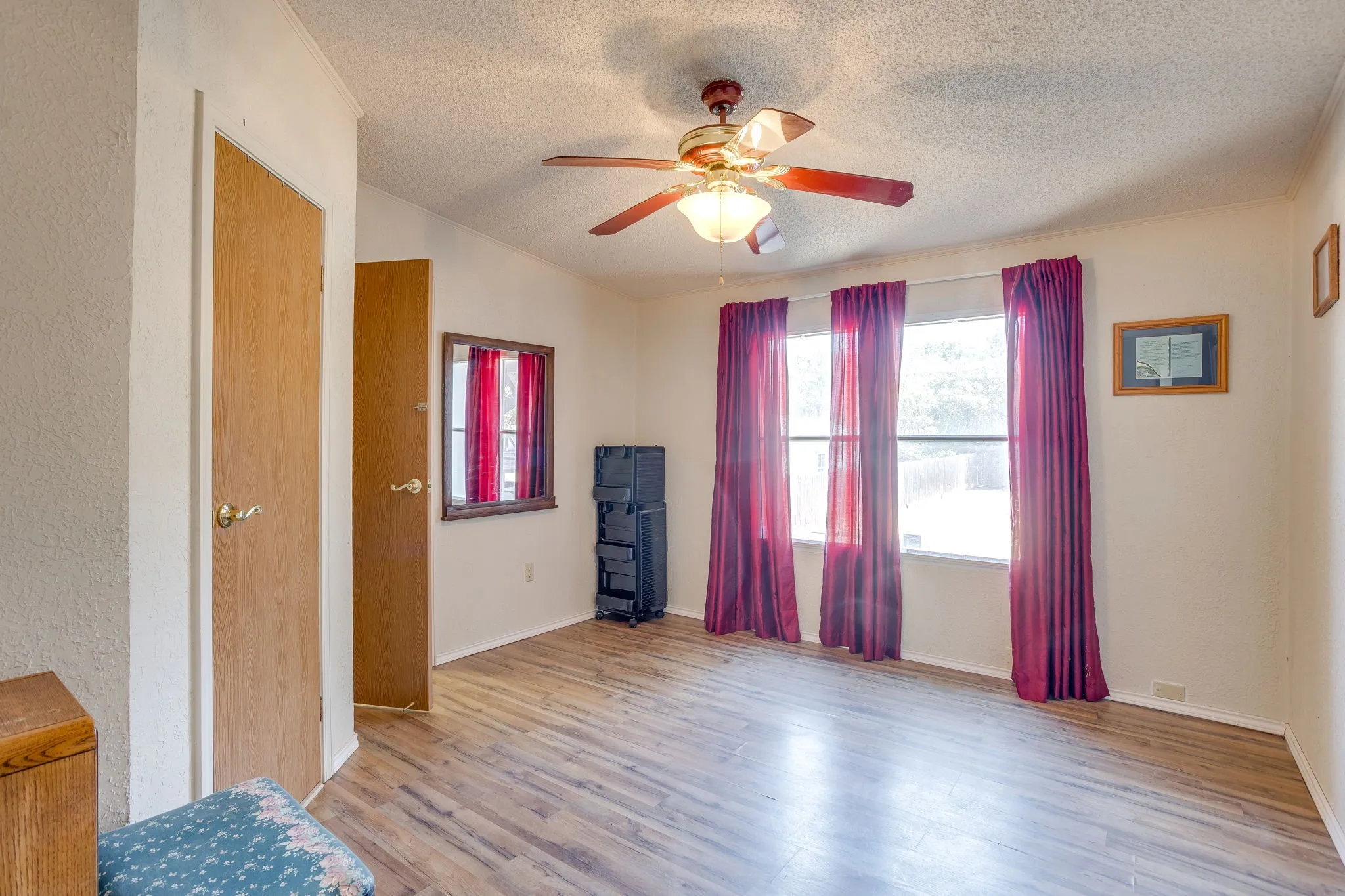 Manufactured Home For Sale in Hood County , 4406 Appletree Court, Granbury, Texas 76048, 4 Bedroom, 3 Bathroom, 2 Garage spaces, 2,118 Sqft, built in 1995, mls#21348621, Real Estate Agent in Granbury, Homes For Sale in Hood county, Homes For Sale in Granbury, Realtor in Granbury Texas, Real Estate Brokerage Independent Realty Texas, Luminita Cordes Realtor