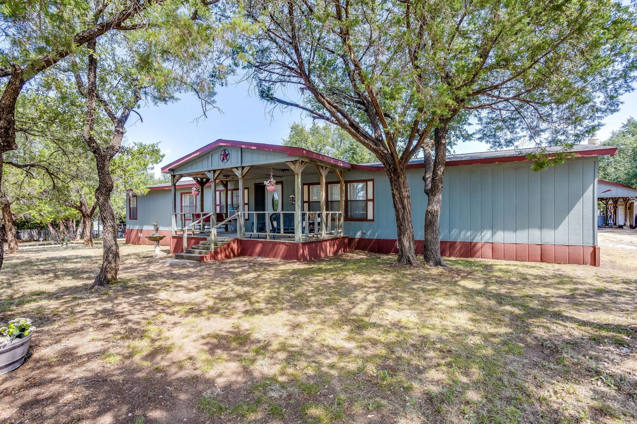 Manufactured Home For Sale in Hood County , 4406 Appletree Court, Granbury, Texas 76048, 4 Bedroom, 3 Bathroom, 2 Garage spaces, 2,118 Sqft, built in 1995, mls#21348621, Real Estate Agent in Granbury, Homes For Sale in Hood county, Homes For Sale in Granbury, Realtor in Granbury Texas, Real Estate Brokerage Independent Realty Texas, Luminita Cordes Realtor
