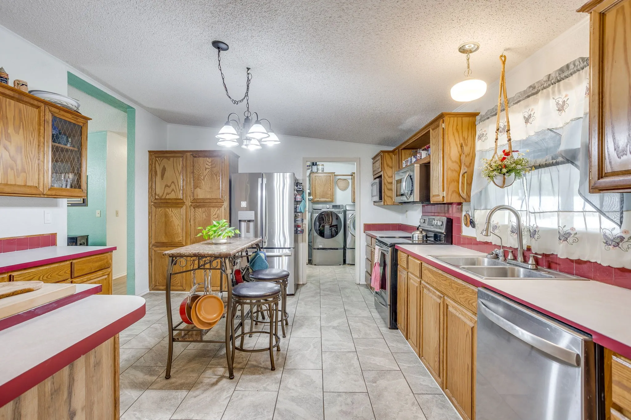 Manufactured Home For Sale in Hood County , 4406 Appletree Court, Granbury, Texas 76048, 4 Bedroom, 3 Bathroom, 2 Garage spaces, 2,118 Sqft, built in 1995, mls#21348621, Real Estate Agent in Granbury, Homes For Sale in Hood county, Homes For Sale in Granbury, Realtor in Granbury Texas, Real Estate Brokerage Independent Realty Texas, Luminita Cordes Realtor