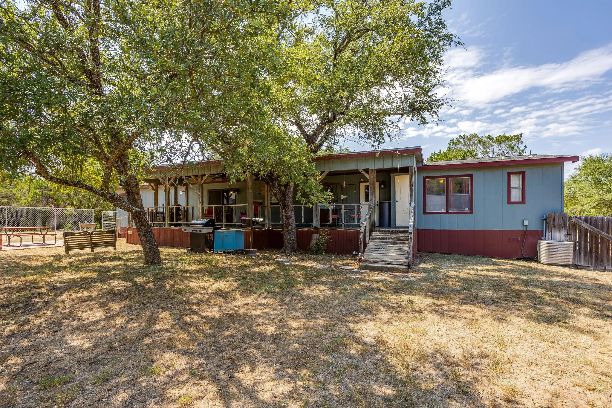 Manufactured Home For Sale in Hood County , 4406 Appletree Court, Granbury, Texas 76048, 4 Bedroom, 3 Bathroom, 2 Garage spaces, 2,118 Sqft, built in 1995, mls#21348621, Real Estate Agent in Granbury, Homes For Sale in Hood county, Homes For Sale in Granbury, Realtor in Granbury Texas, Real Estate Brokerage Independent Realty Texas, Luminita Cordes Realtor