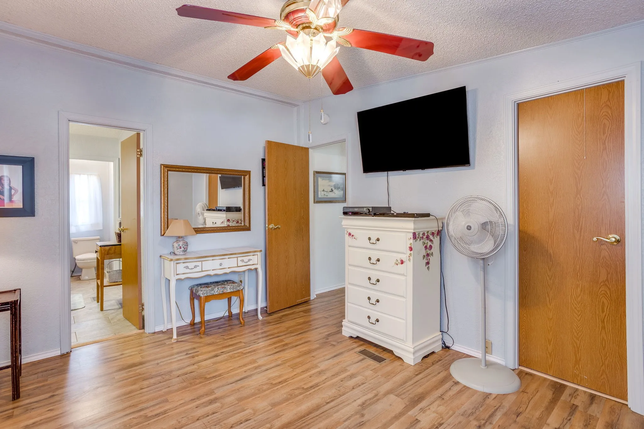 Manufactured Home For Sale in Hood County , 4406 Appletree Court, Granbury, Texas 76048, 4 Bedroom, 3 Bathroom, 2 Garage spaces, 2,118 Sqft, built in 1995, mls#21348621, Real Estate Agent in Granbury, Homes For Sale in Hood county, Homes For Sale in Granbury, Realtor in Granbury Texas, Real Estate Brokerage Independent Realty Texas, Luminita Cordes Realtor