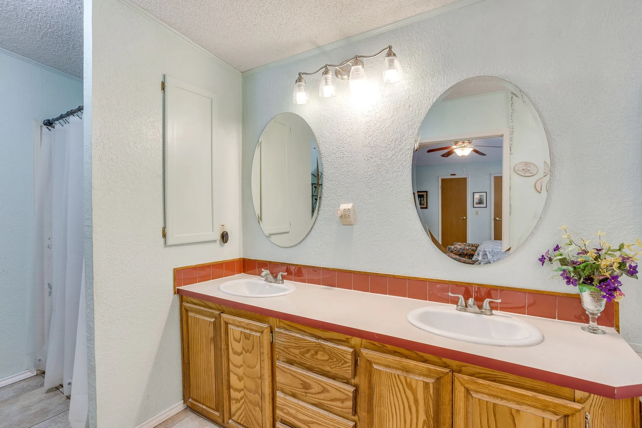 Manufactured Home For Sale in Hood County , 4406 Appletree Court, Granbury, Texas 76048, 4 Bedroom, 3 Bathroom, 2 Garage spaces, 2,118 Sqft, built in 1995, mls#21348621, Real Estate Agent in Granbury, Homes For Sale in Hood county, Homes For Sale in Granbury, Realtor in Granbury Texas, Real Estate Brokerage Independent Realty Texas, Luminita Cordes Realtor