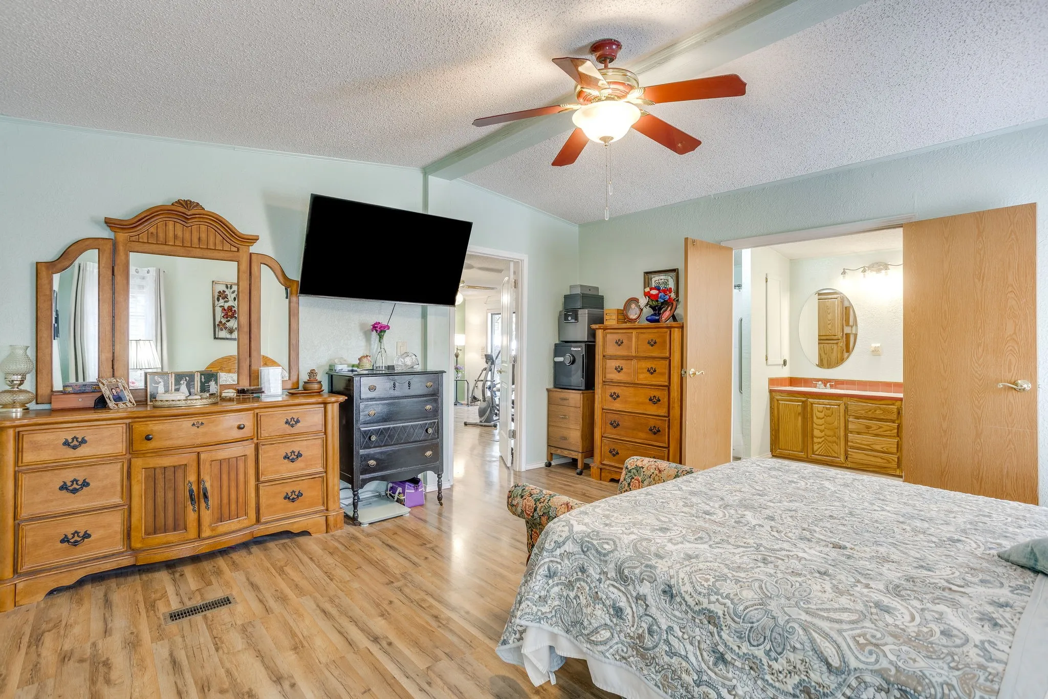 Manufactured Home For Sale in Hood County , 4406 Appletree Court, Granbury, Texas 76048, 4 Bedroom, 3 Bathroom, 2 Garage spaces, 2,118 Sqft, built in 1995, mls#21348621, Real Estate Agent in Granbury, Homes For Sale in Hood county, Homes For Sale in Granbury, Realtor in Granbury Texas, Real Estate Brokerage Independent Realty Texas, Luminita Cordes Realtor