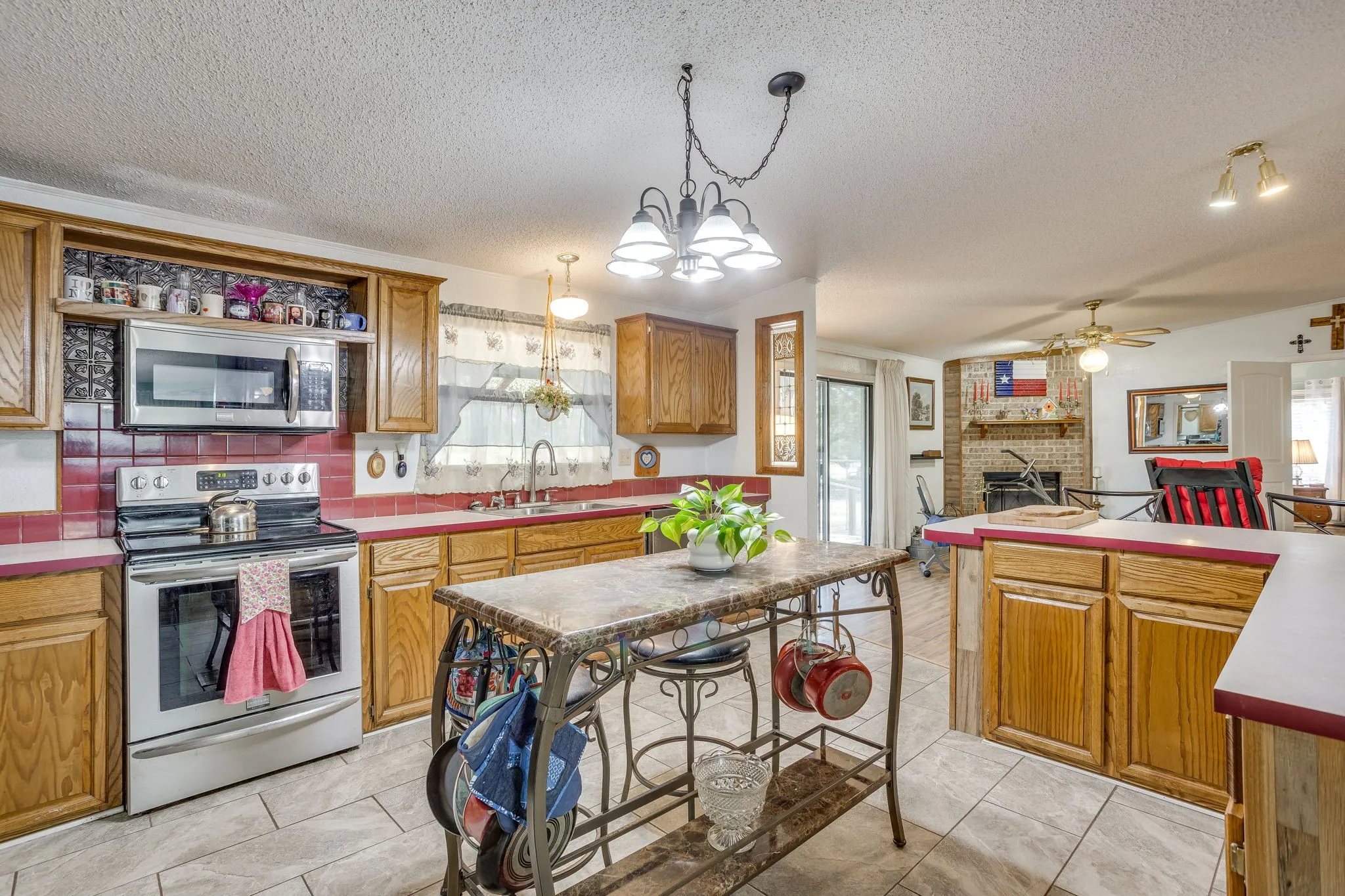 Manufactured Home For Sale in Hood County , 4406 Appletree Court, Granbury, Texas 76048, 4 Bedroom, 3 Bathroom, 2 Garage spaces, 2,118 Sqft, built in 1995, mls#21348621, Real Estate Agent in Granbury, Homes For Sale in Hood county, Homes For Sale in Granbury, Realtor in Granbury Texas, Real Estate Brokerage Independent Realty Texas, Luminita Cordes Realtor