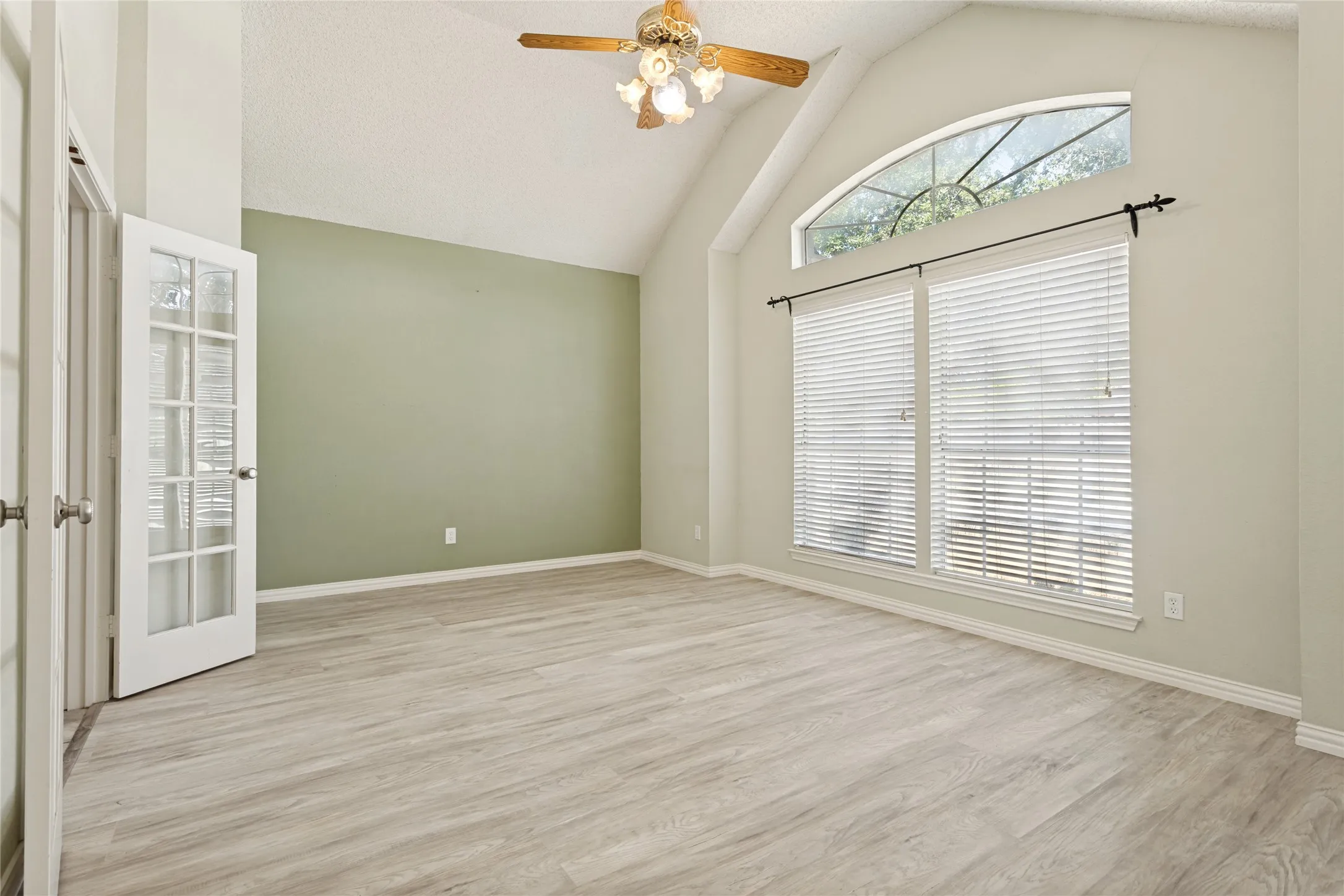 Single Family Residence For Sale in Dallas County , 2123 Daniel Way, Carrollton, Texas 75006, 4 Bedroom, 3 Bathroom, Garage spaces, 2,553 Sqft, built in 1986, mls#21350885, Real Estate Agent in Carrollton, Homes For Sale in Dallas county, Homes For Sale in Carrollton, Realtor in Carrollton Texas, Real Estate Brokerage Independent Realty Texas, Luminita Cordes Realtor