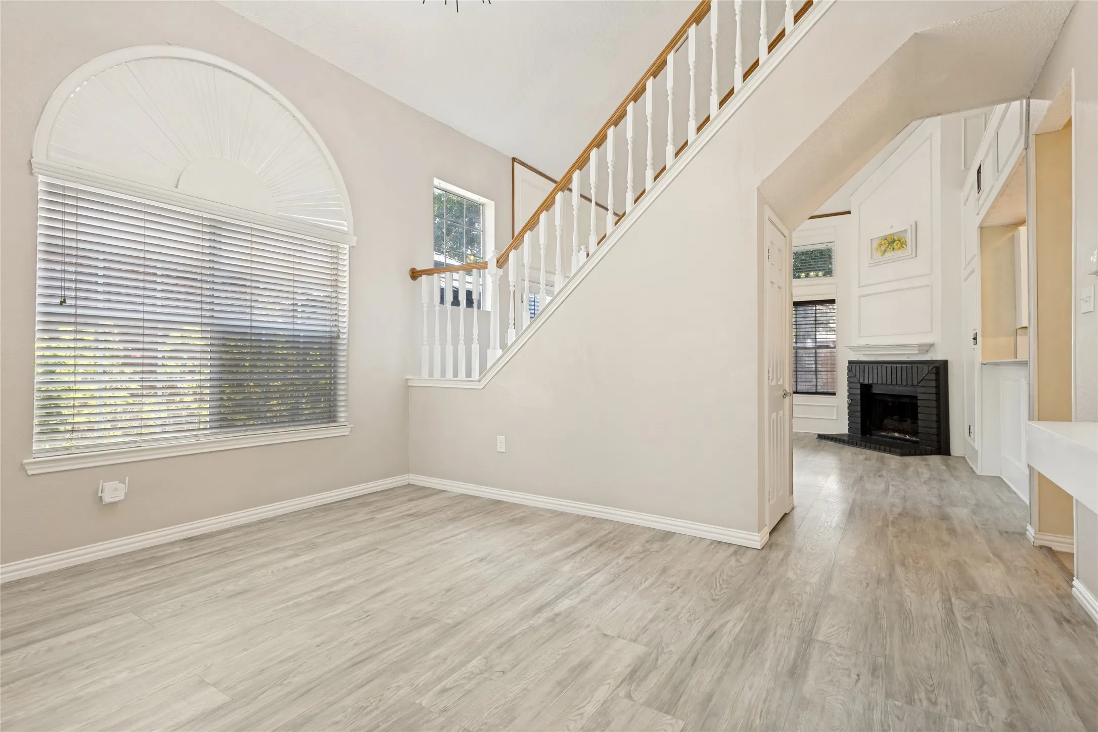 Single Family Residence For Sale in Dallas County , 2123 Daniel Way, Carrollton, Texas 75006, 4 Bedroom, 3 Bathroom, Garage spaces, 2,553 Sqft, built in 1986, mls#21350885, Real Estate Agent in Carrollton, Homes For Sale in Dallas county, Homes For Sale in Carrollton, Realtor in Carrollton Texas, Real Estate Brokerage Independent Realty Texas, Luminita Cordes Realtor
