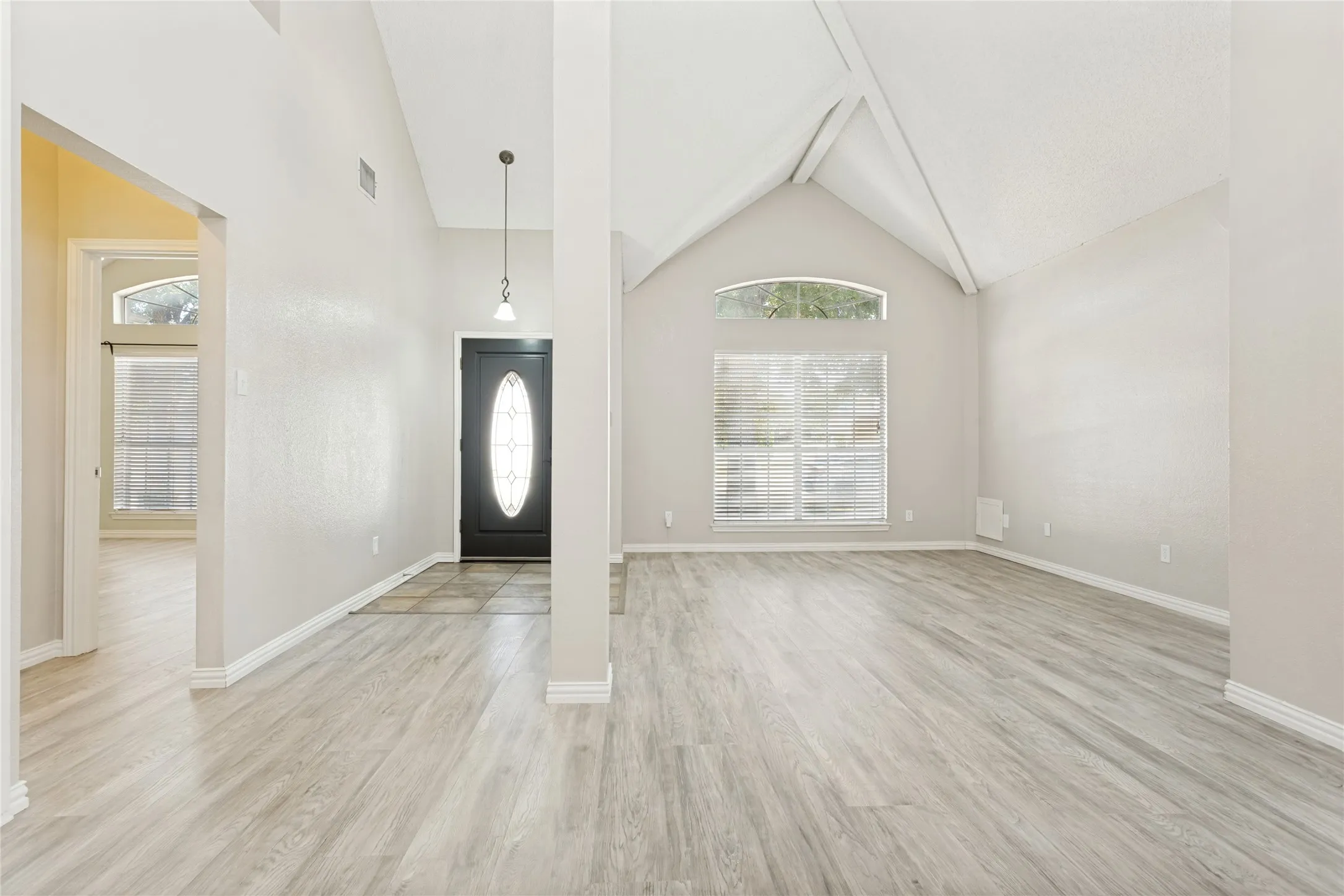 Single Family Residence For Sale in Dallas County , 2123 Daniel Way, Carrollton, Texas 75006, 4 Bedroom, 3 Bathroom, Garage spaces, 2,553 Sqft, built in 1986, mls#21350885, Real Estate Agent in Carrollton, Homes For Sale in Dallas county, Homes For Sale in Carrollton, Realtor in Carrollton Texas, Real Estate Brokerage Independent Realty Texas, Luminita Cordes Realtor